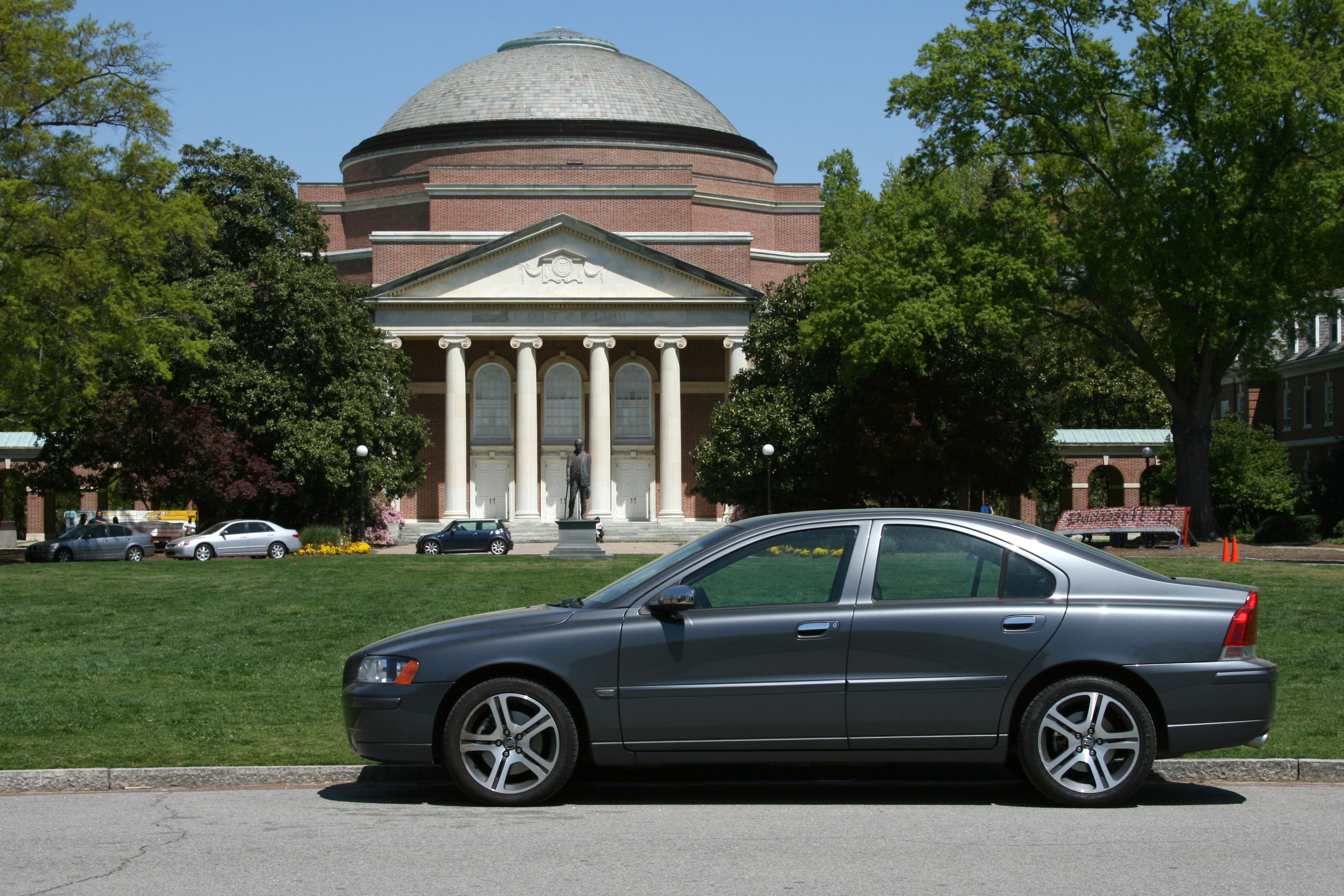 2009-04-18 Volvo in front of Baldwin Auditorium