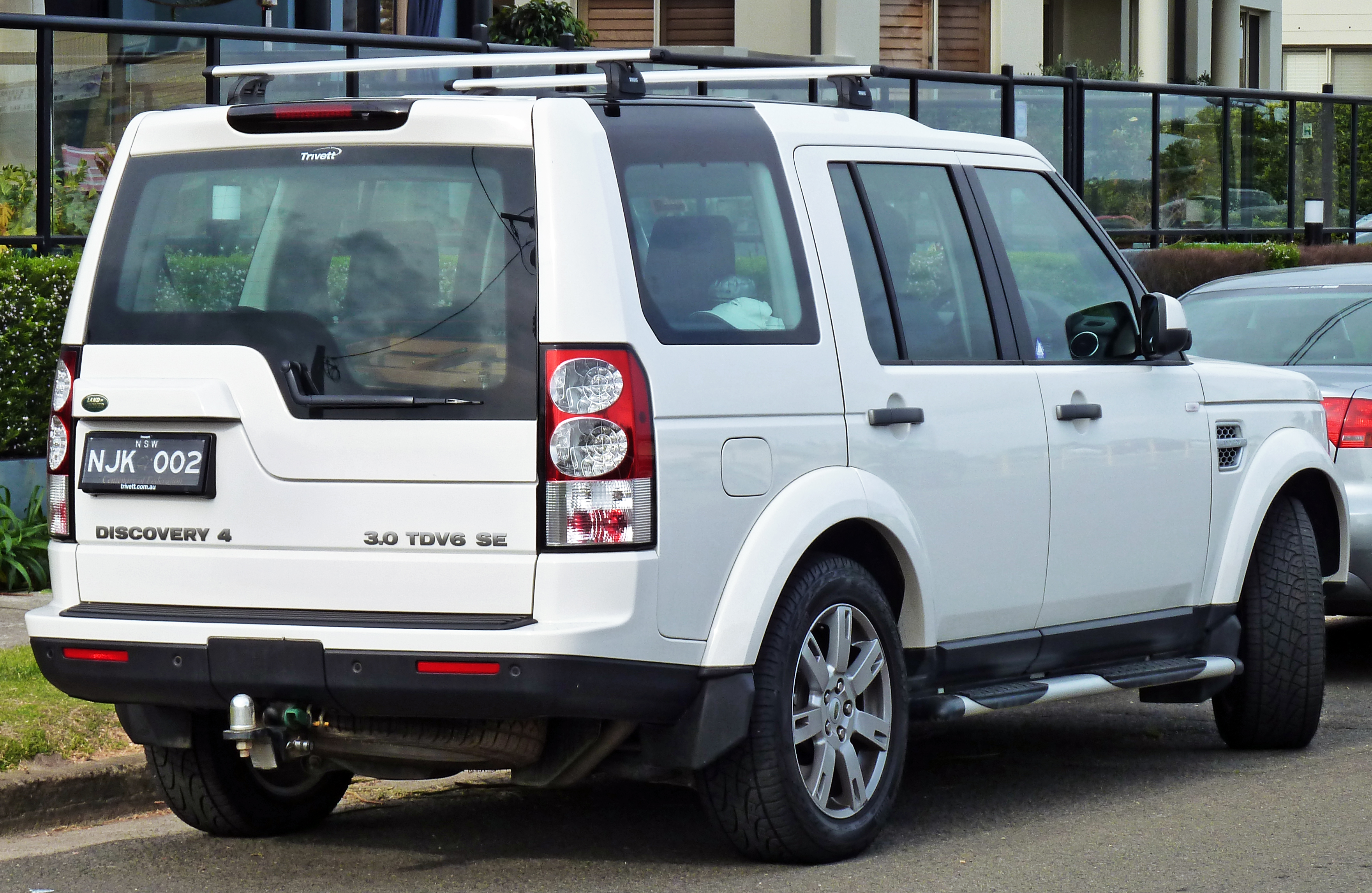 2009-2010 Land Rover Discovery 4 TDV6 SE wagon 02