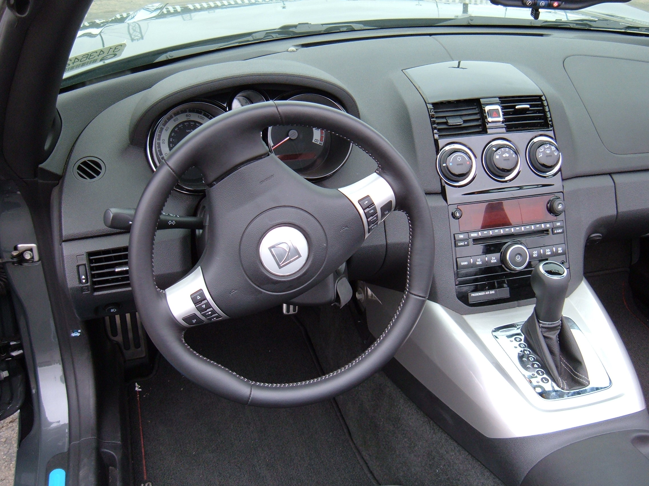 2009 gray Saturn Sky Red Line steering wheel