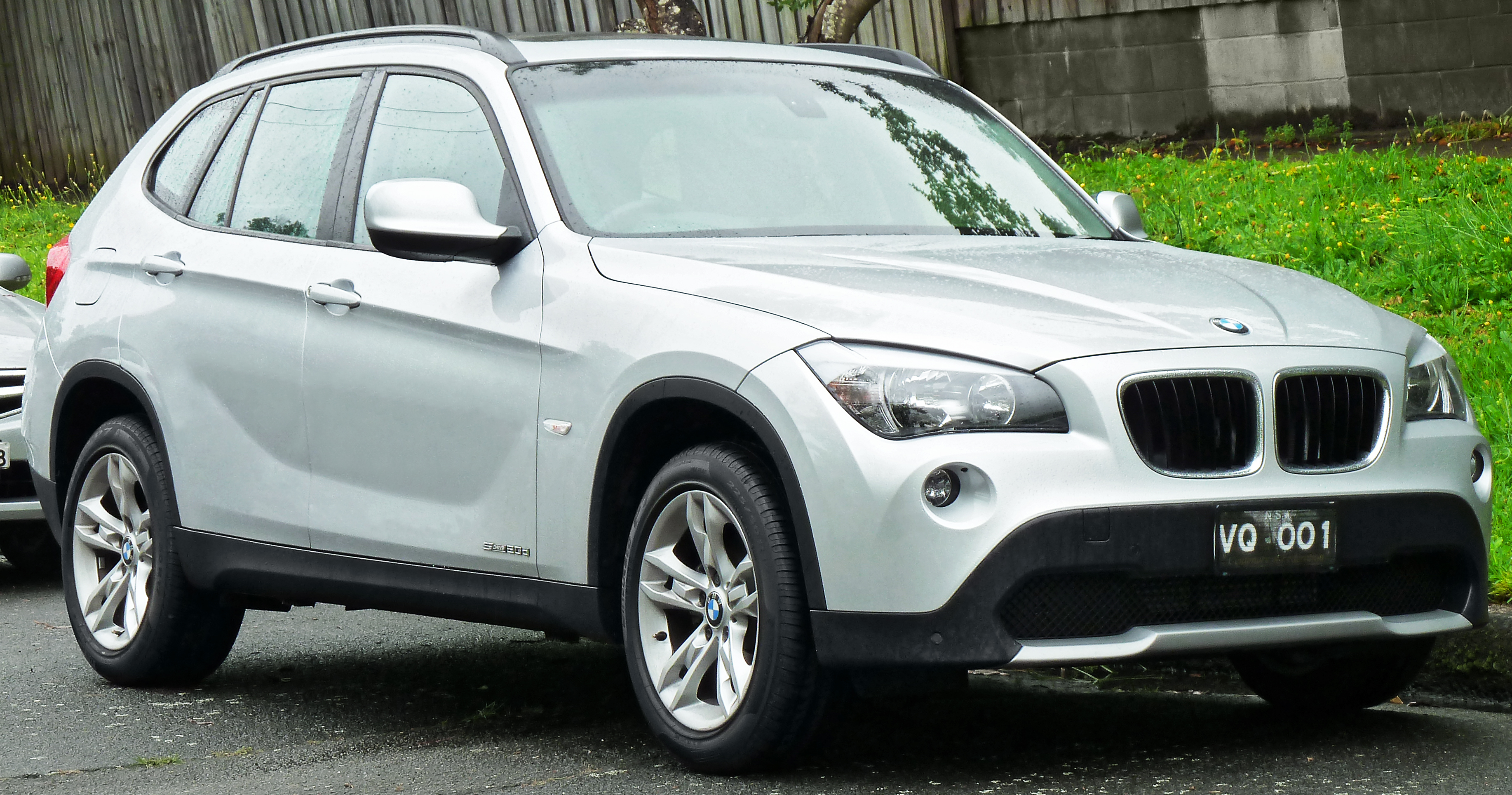 2010-2011 BMW X1 (E84) sDrive20d wagon (2011-11-17) 01
