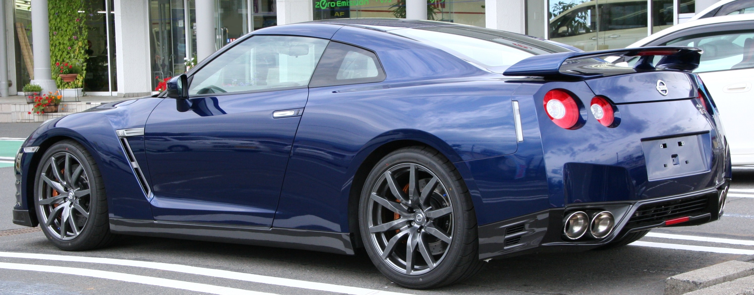 2010 NISSAN GT-R rear