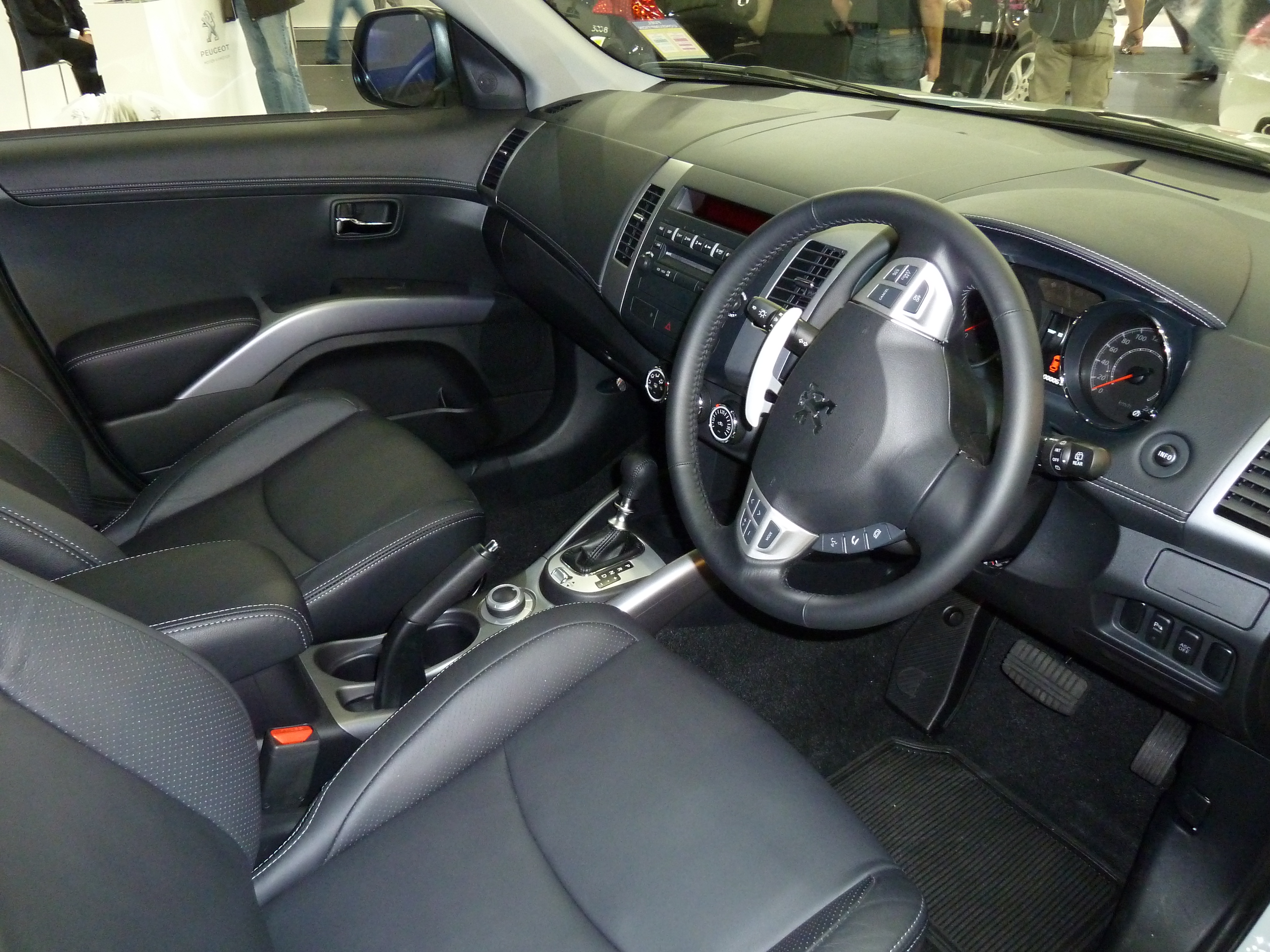 2010 Peugeot 4007 SV HDi wagon (2010-10-16)
