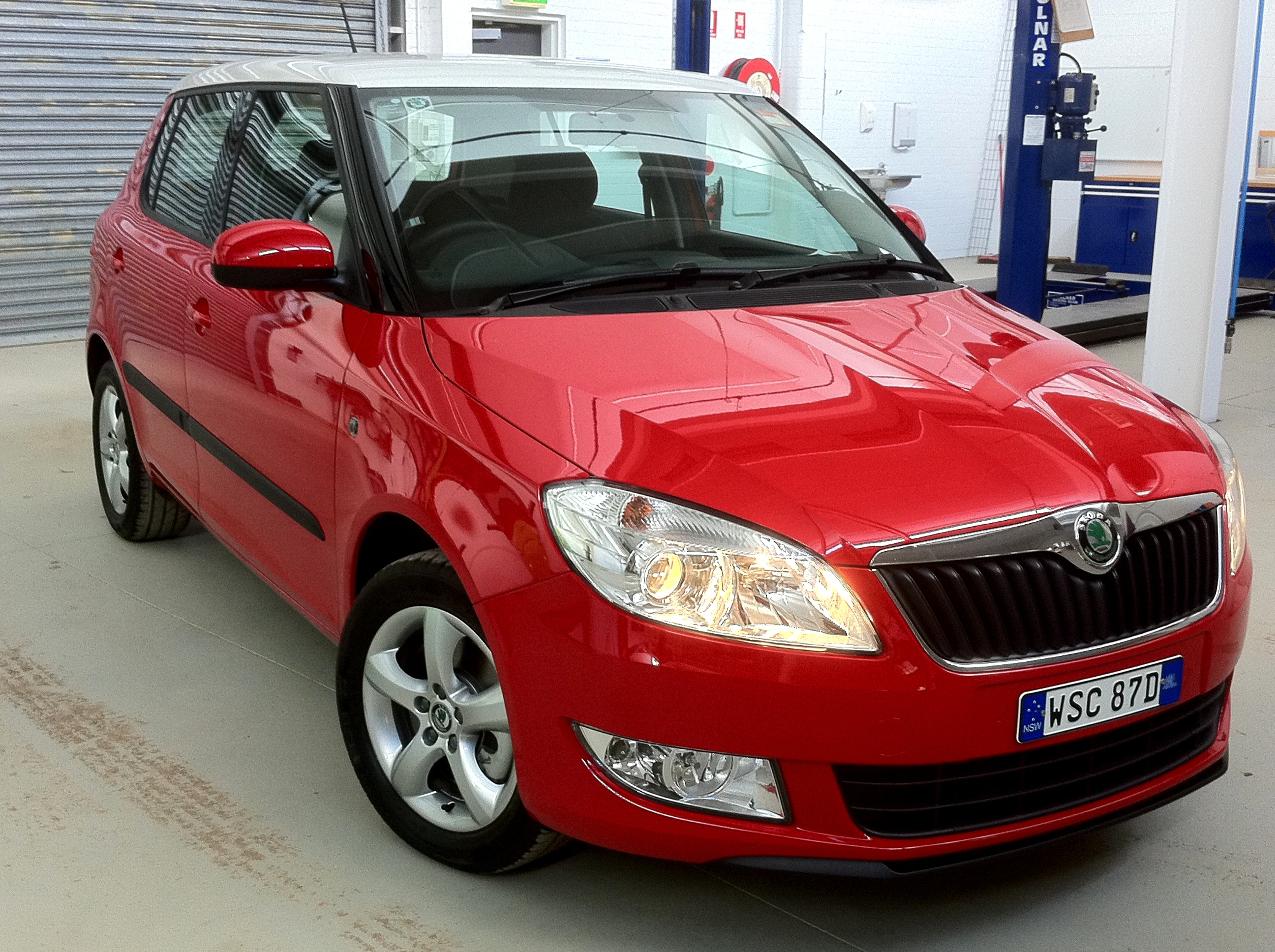 2011 Škoda Fabia (5JF) 77TSI hatchback (2011-09-26) 01