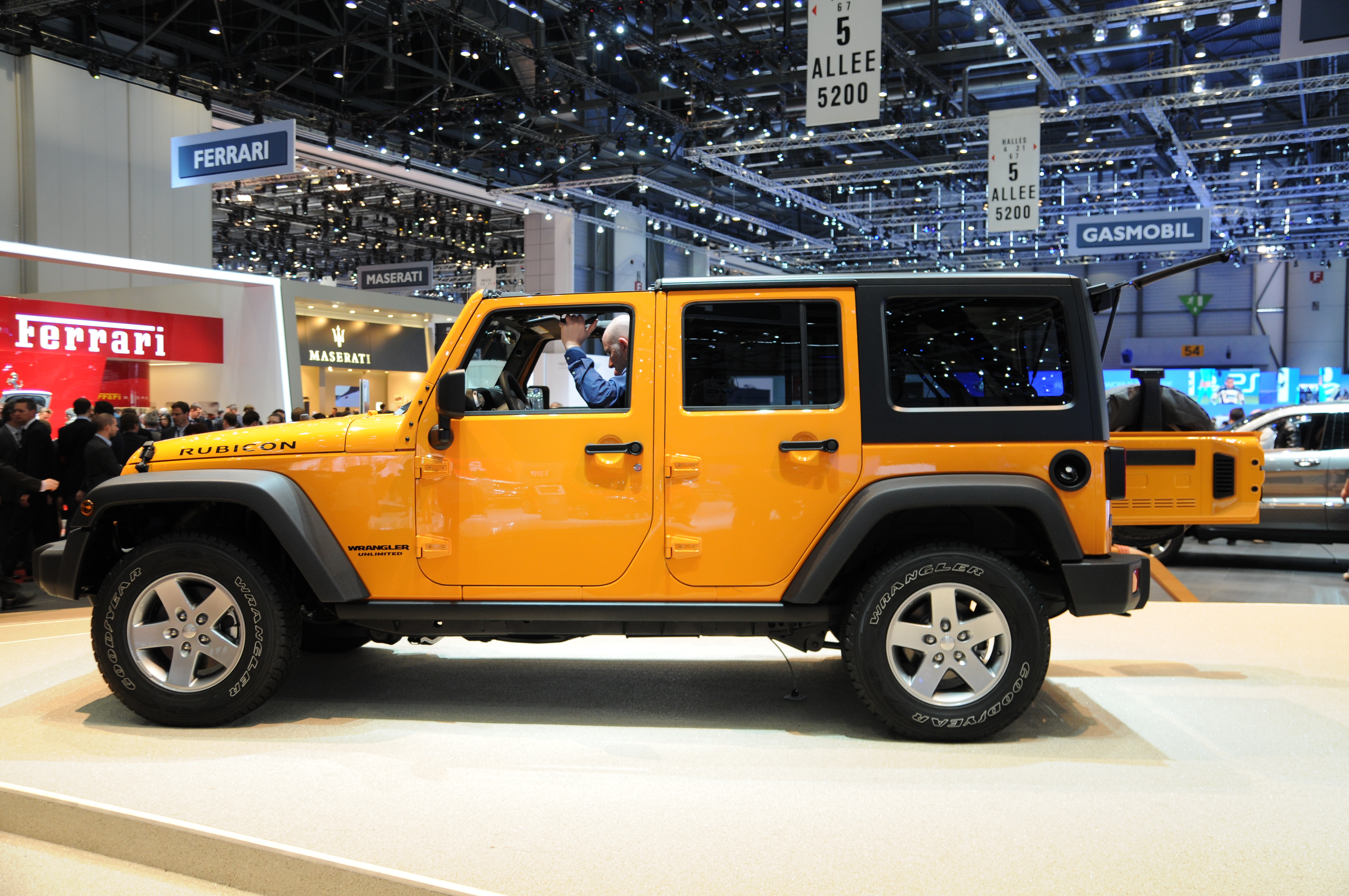 2012-03-07 Motorshow Geneva 4321