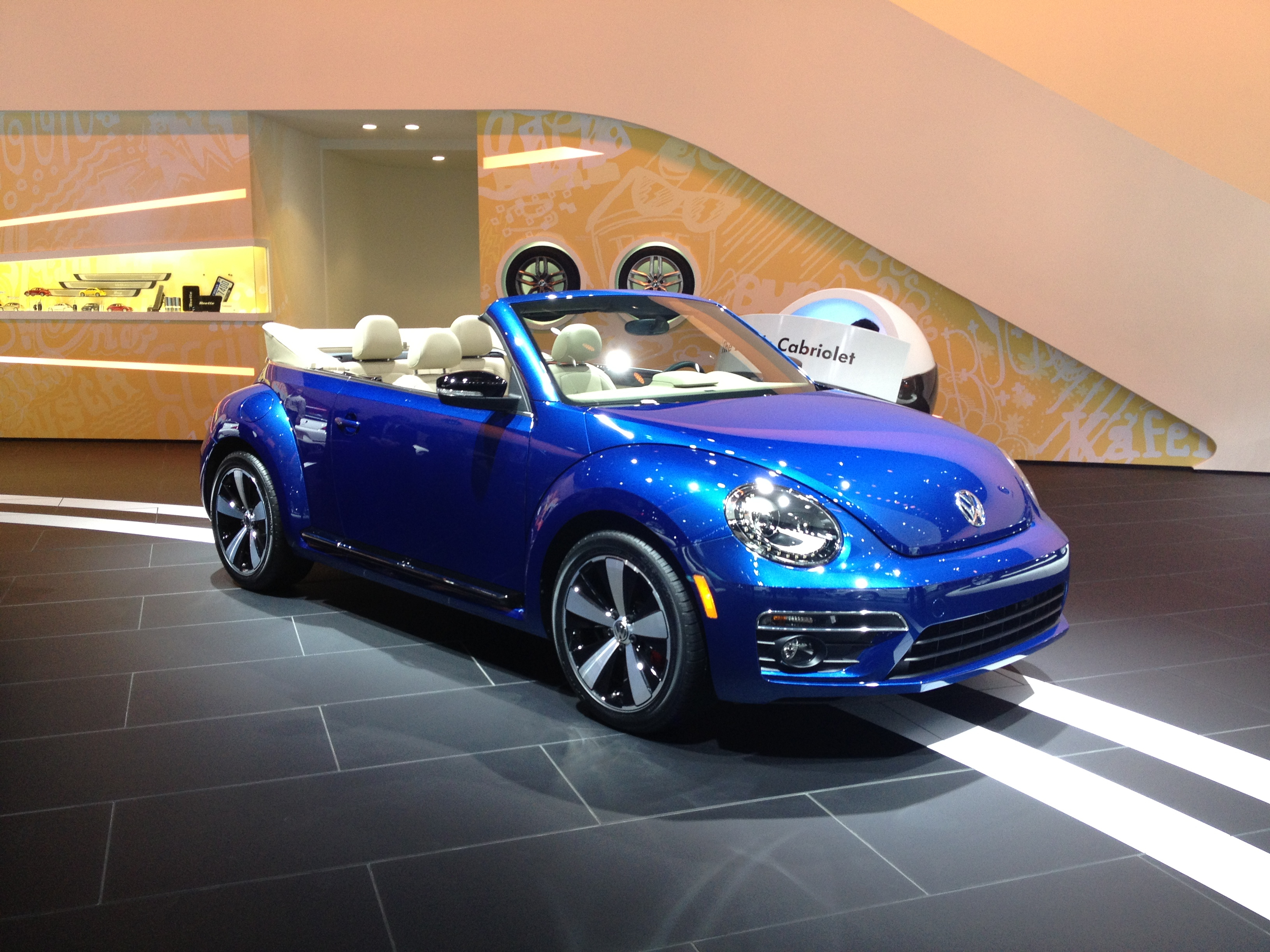 2013 Volkswagen Beetle Turbo convertible (8403027711)