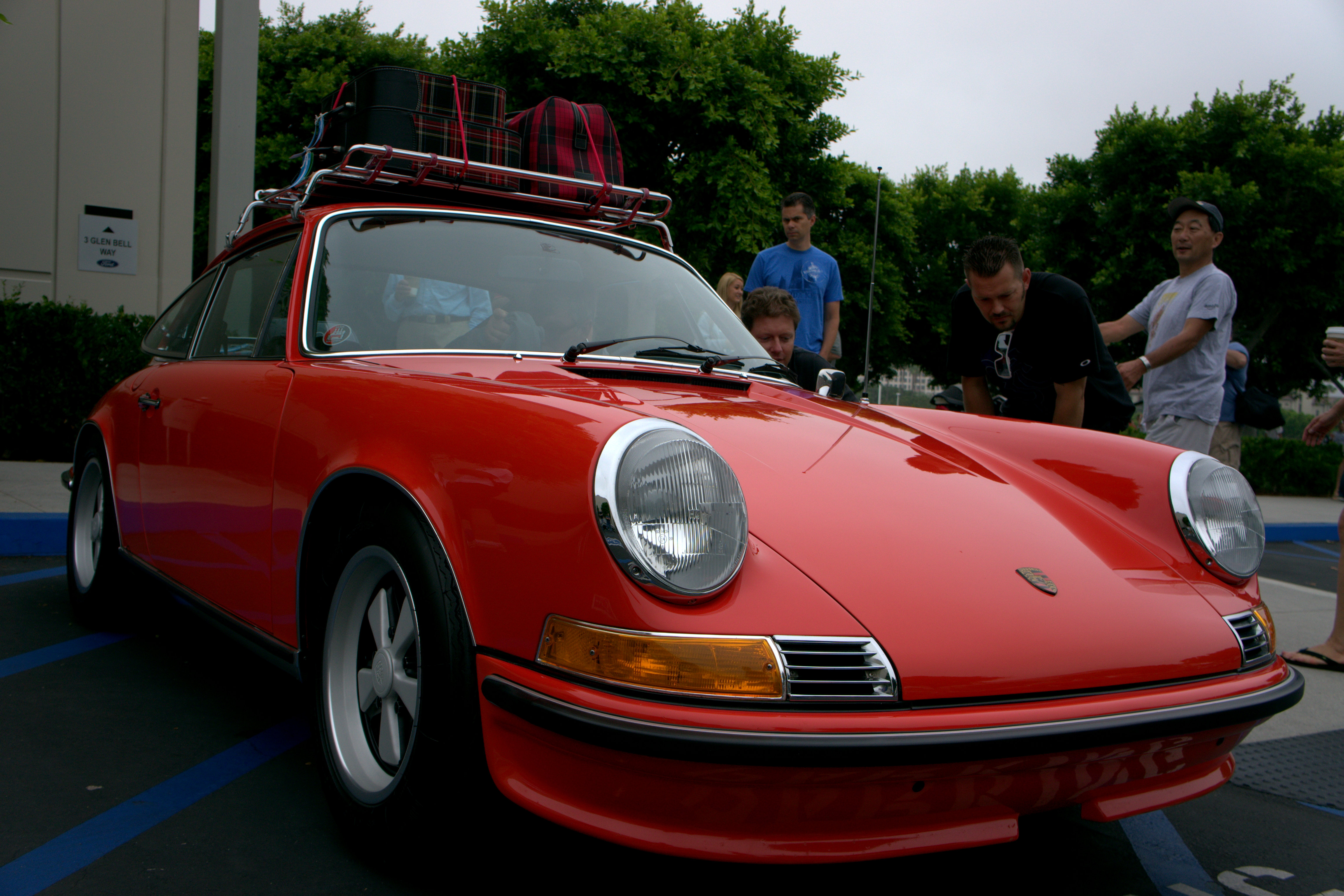 911 Classic (8206970409)