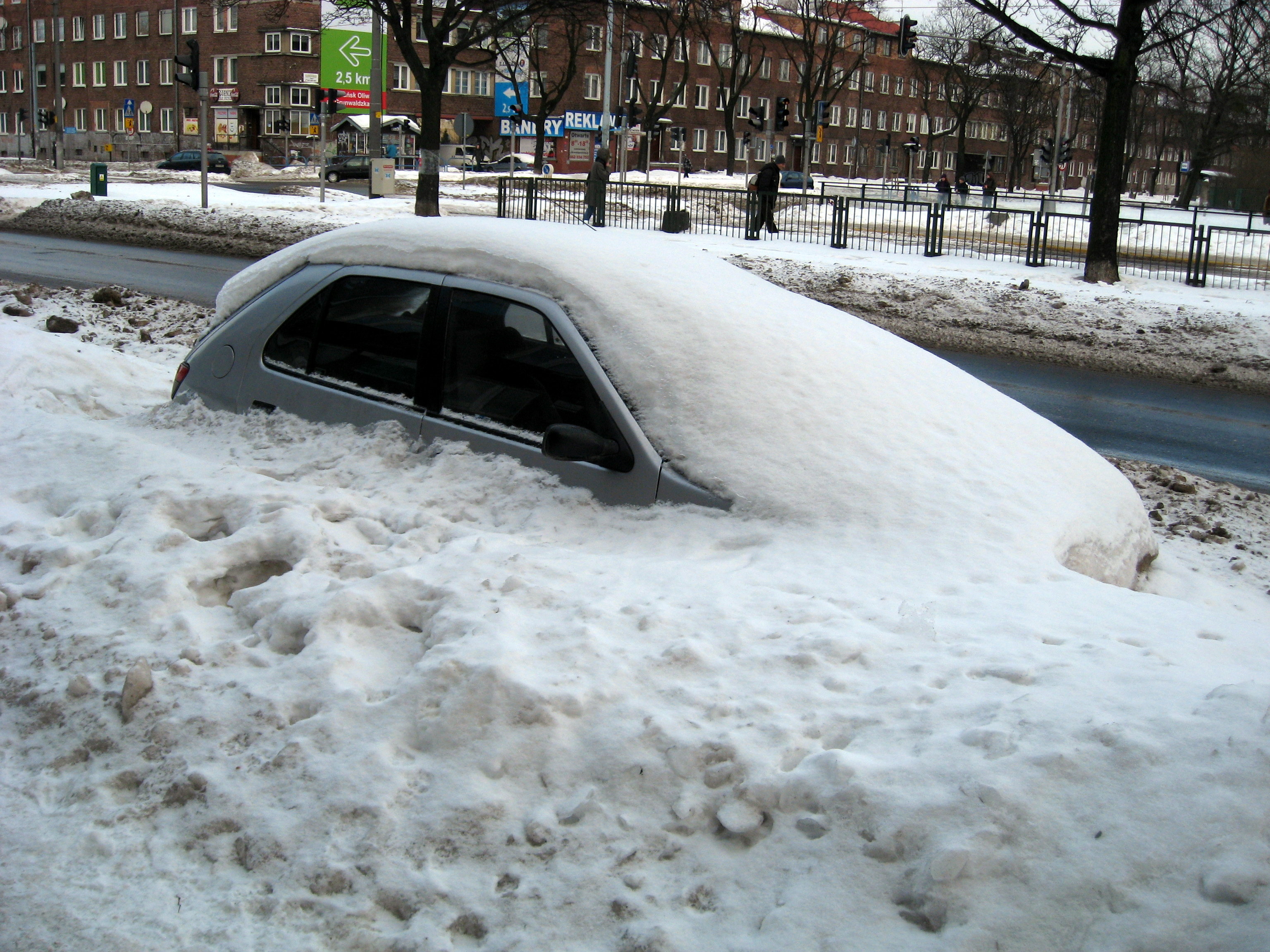 A car buried in snow Gdansk Jan 2011 ubt