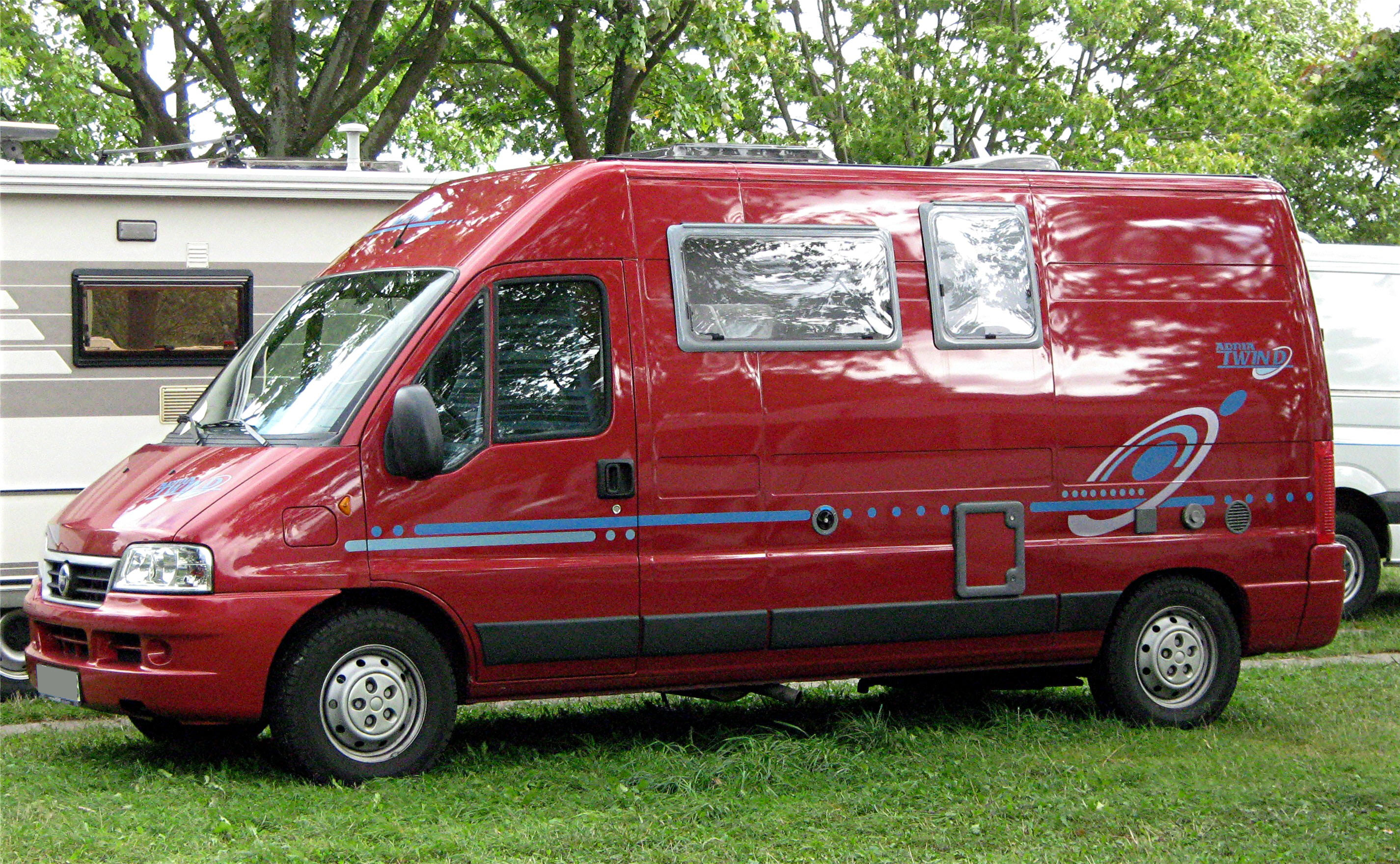 Adria Twin rot l