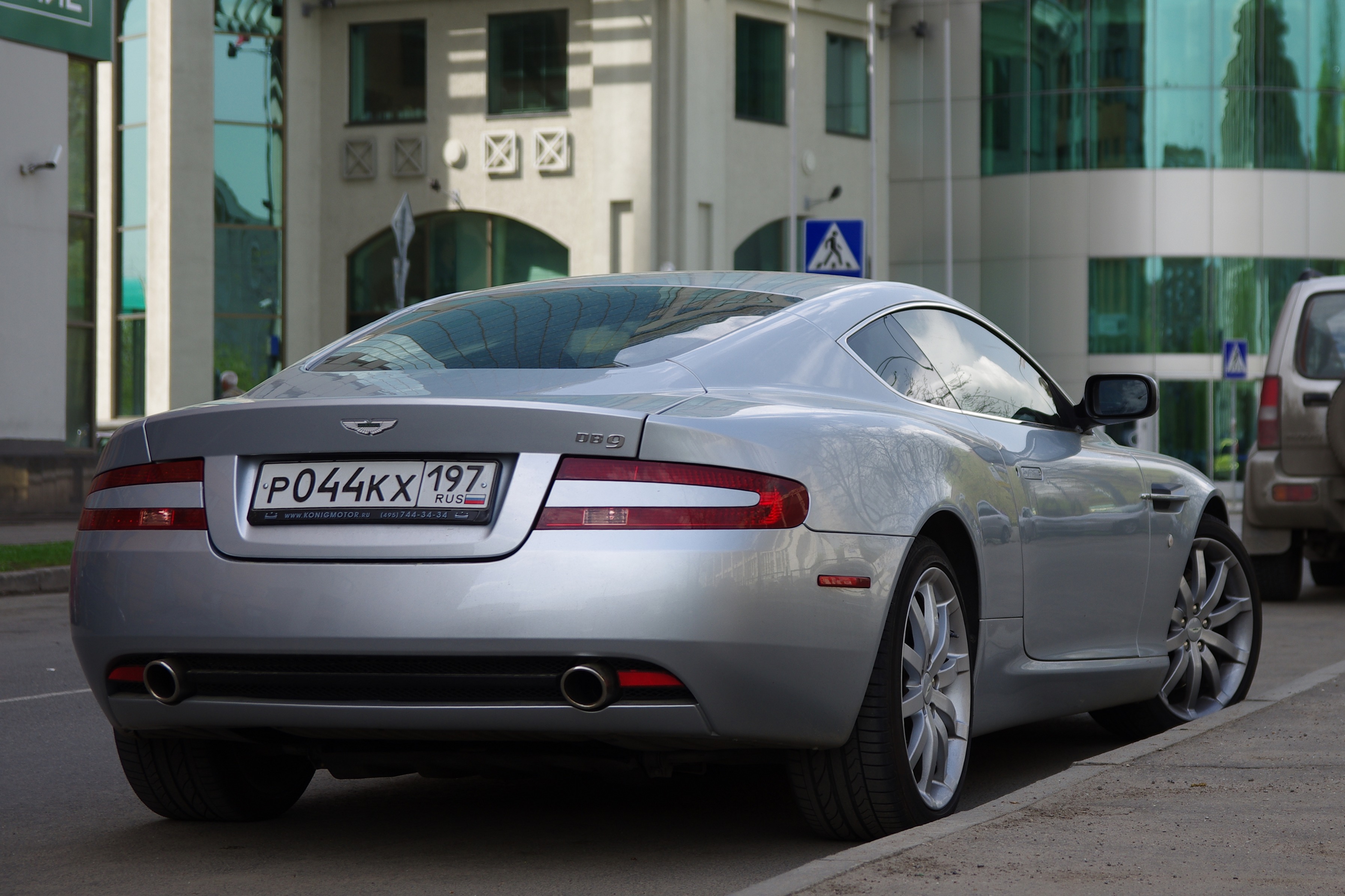 Aston Martin DB9 coupe 04