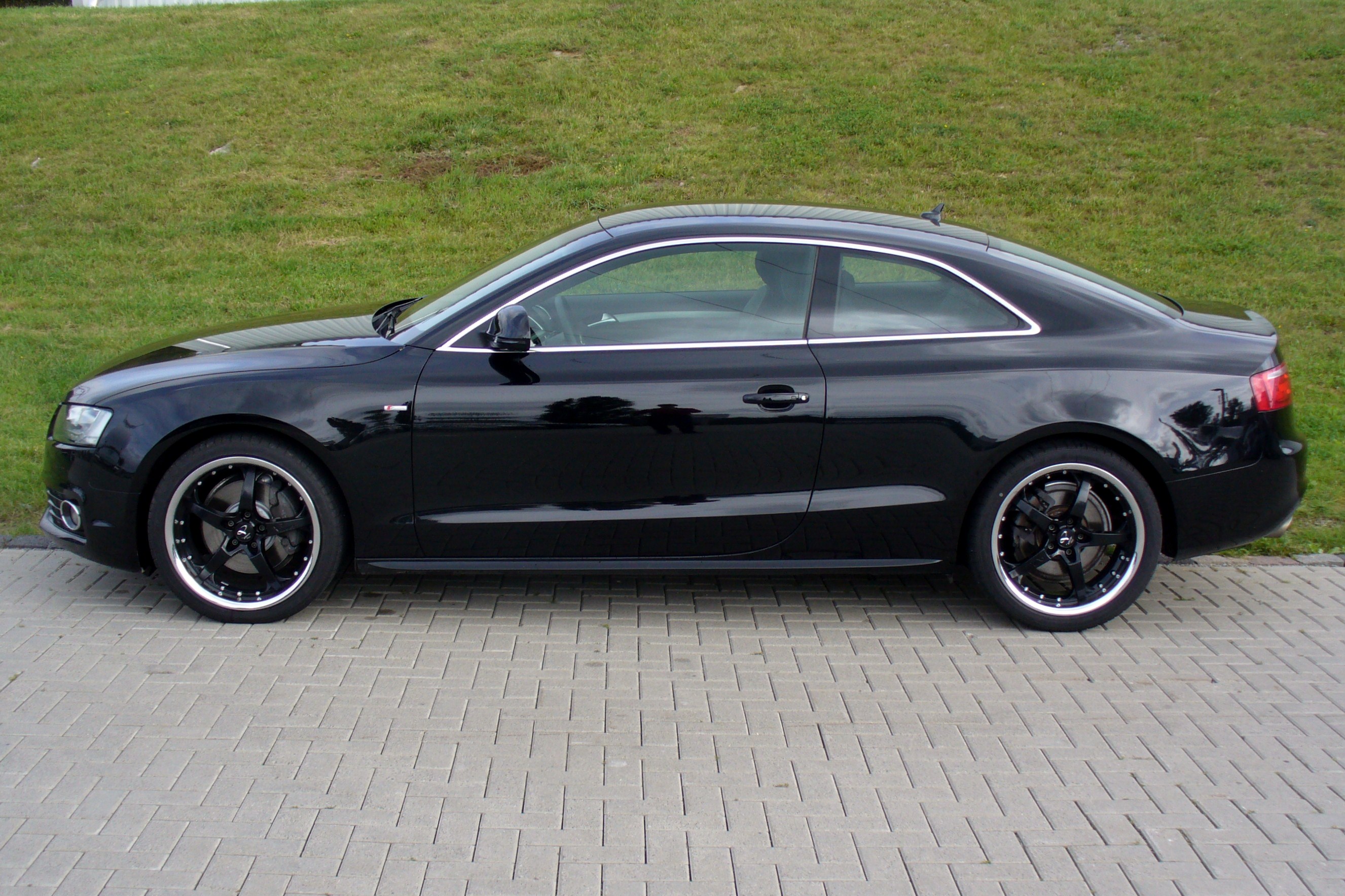 Audi A5 Coupé 2.7 TDI multitronic ABT Brilliantschwarz Seite