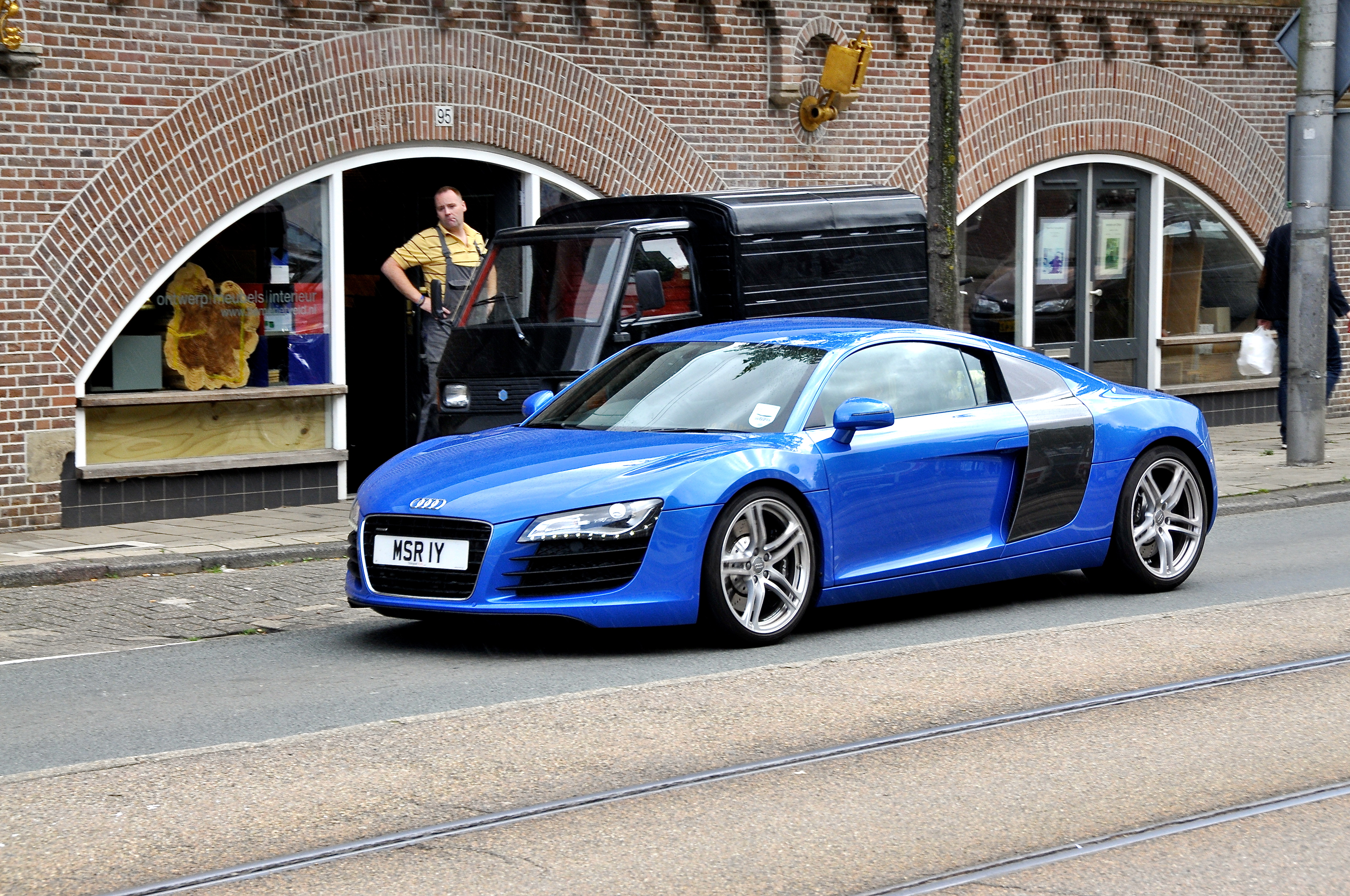 Audi R8 blue