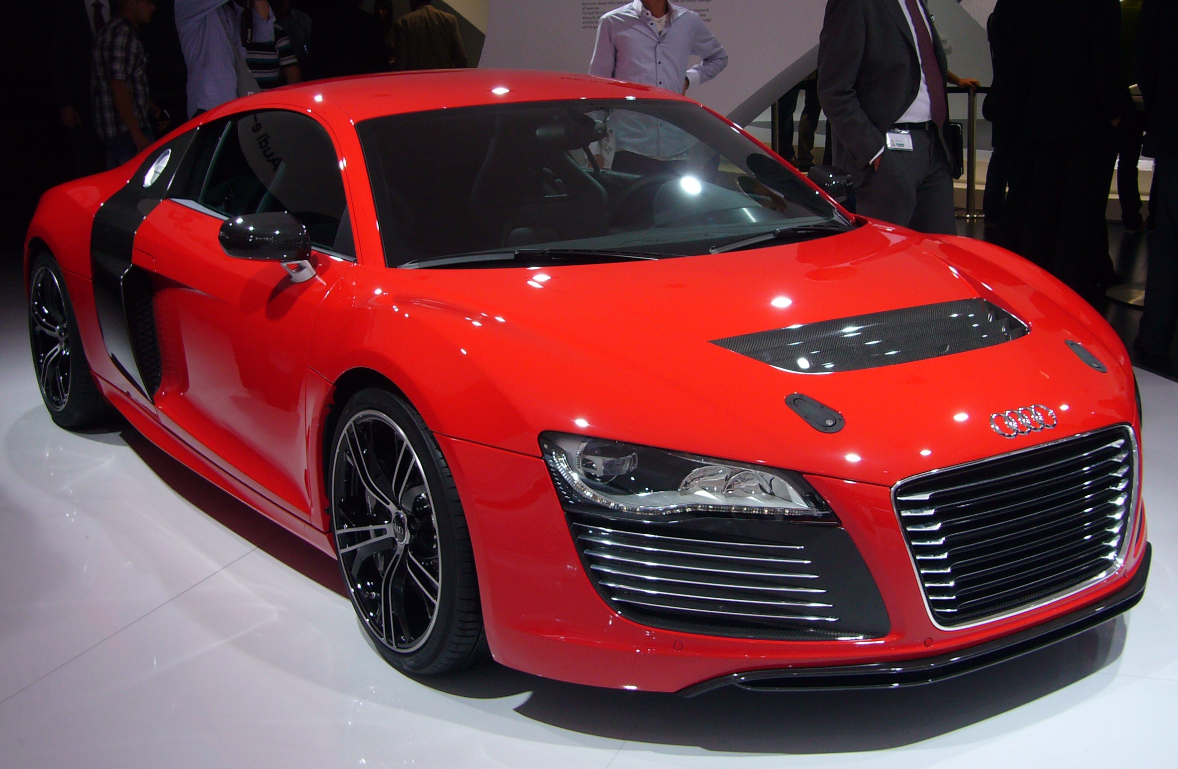 Audi R8 e-tron (front quarter)
