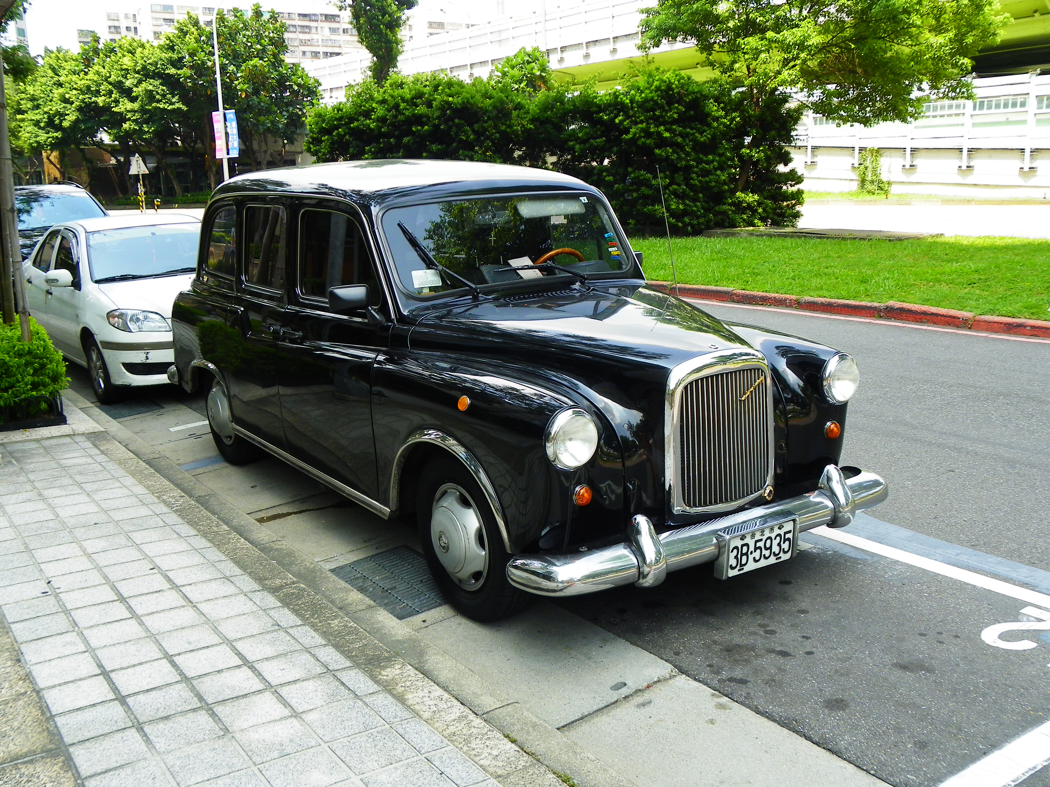 Austin FX4 in Taipei City 20110807