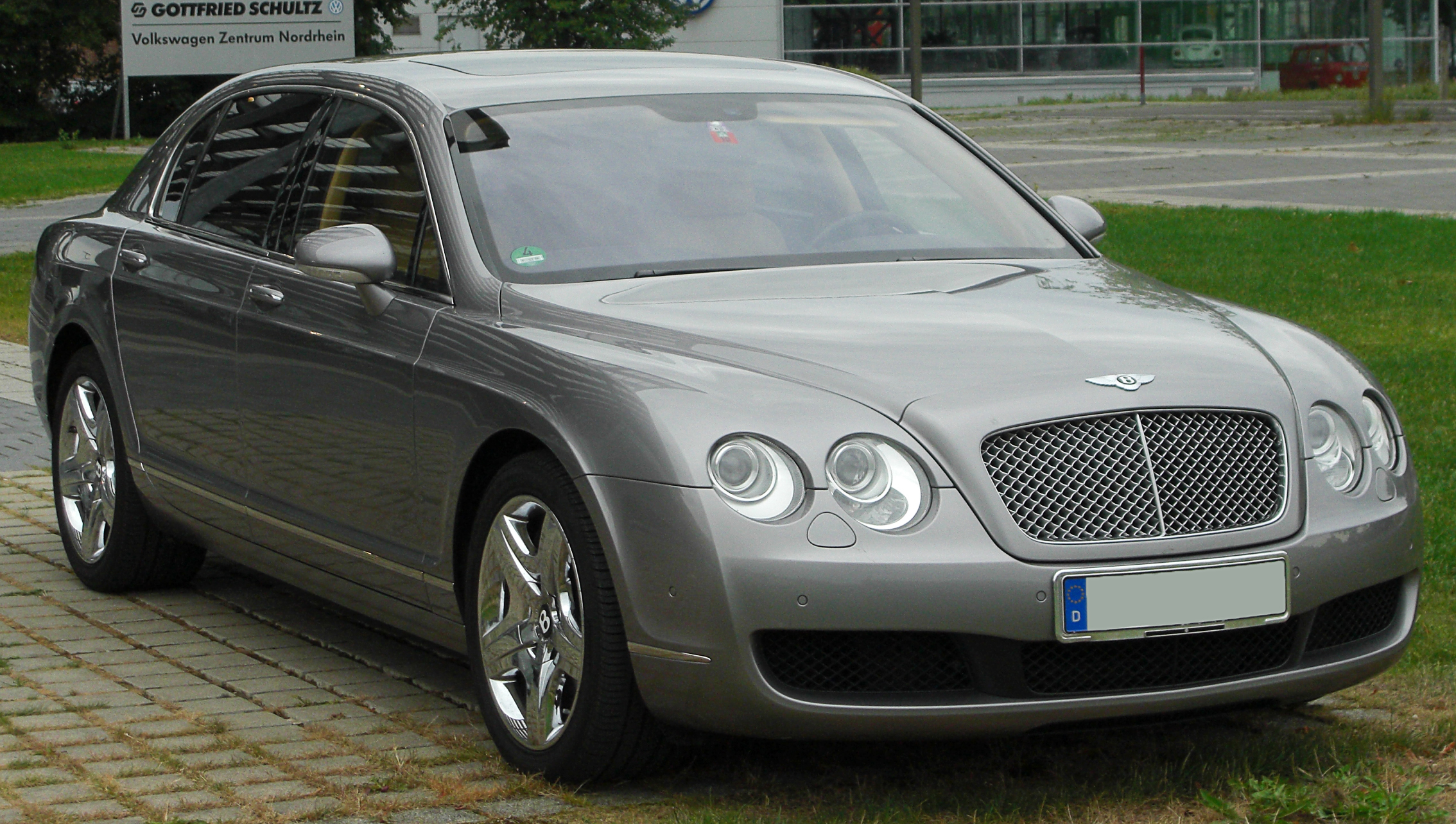 Bentley Continental Flying Spur front 20100731
