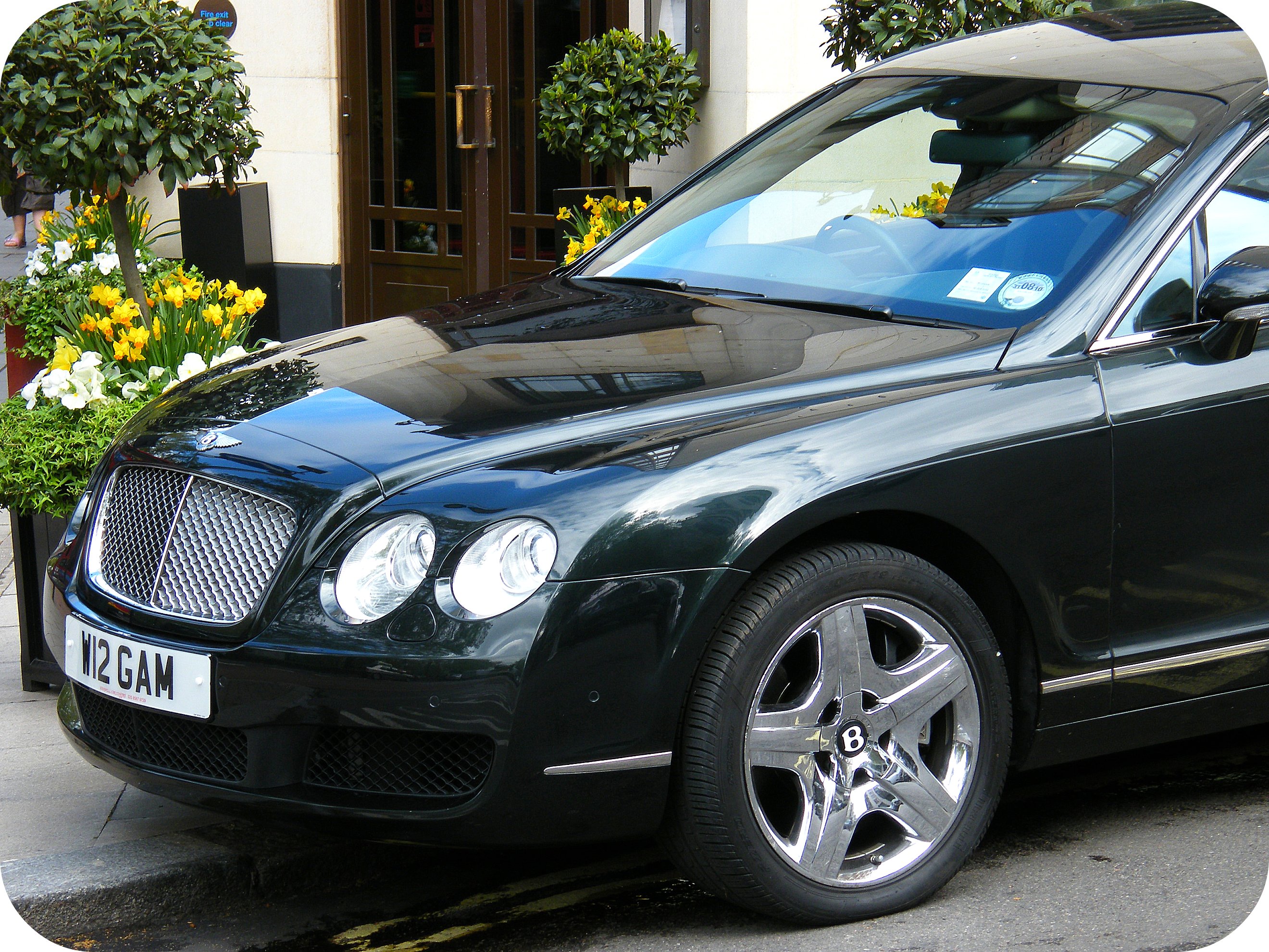 Black Bentley @ The beautiful Dorchester Hotel in London Mayfair, England United Kingdom. One of the most recognized and luxurious hotels on the planet. Enjoy! ) (4579377489) (2)