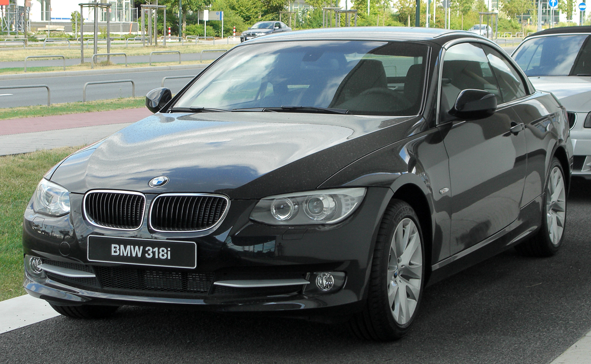 BMW 318i Cabriolet (E93) Facelift front 20100724