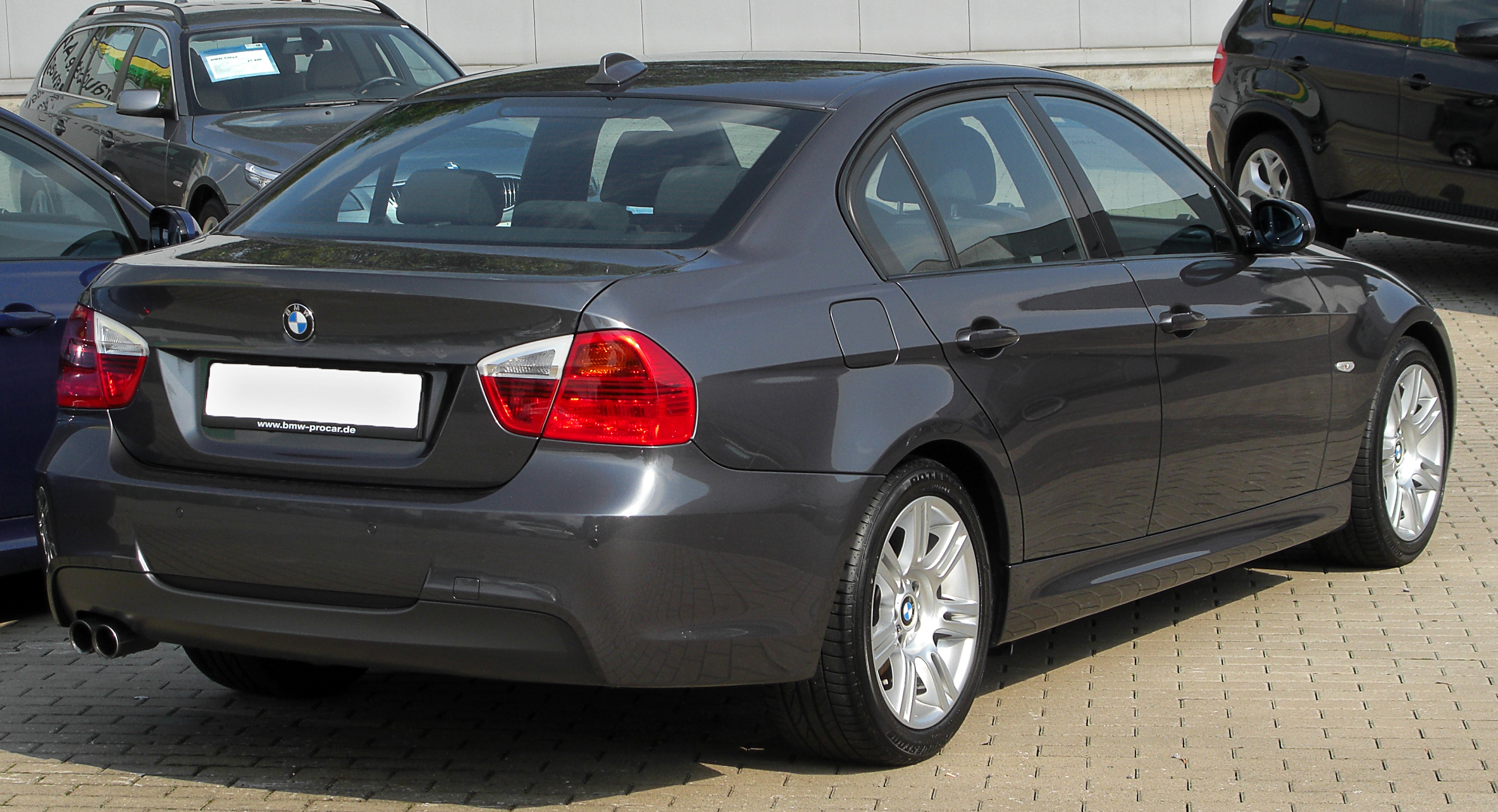 BMW 325i M-Sportpaket (E90) rear 20100801