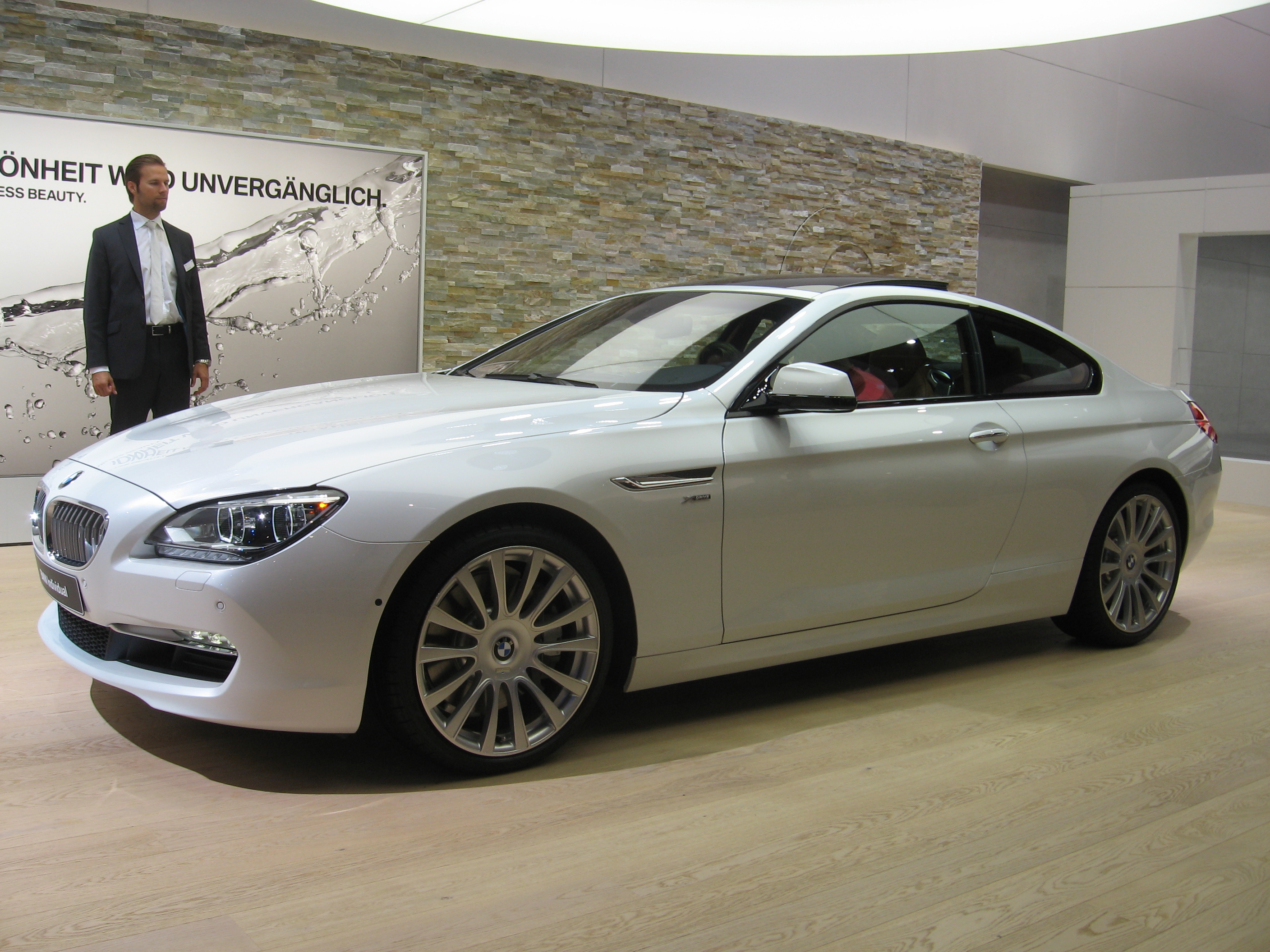 BMW 650i White Coupé 