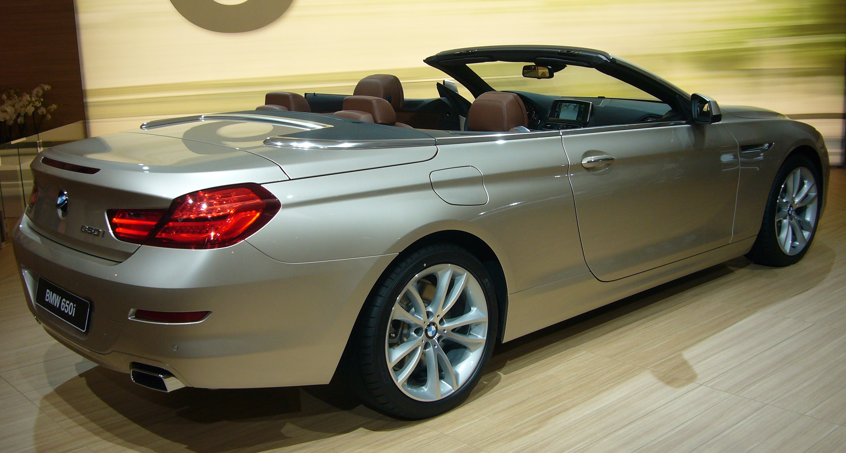 BMW 6 Series Convertible (rear quarter)
