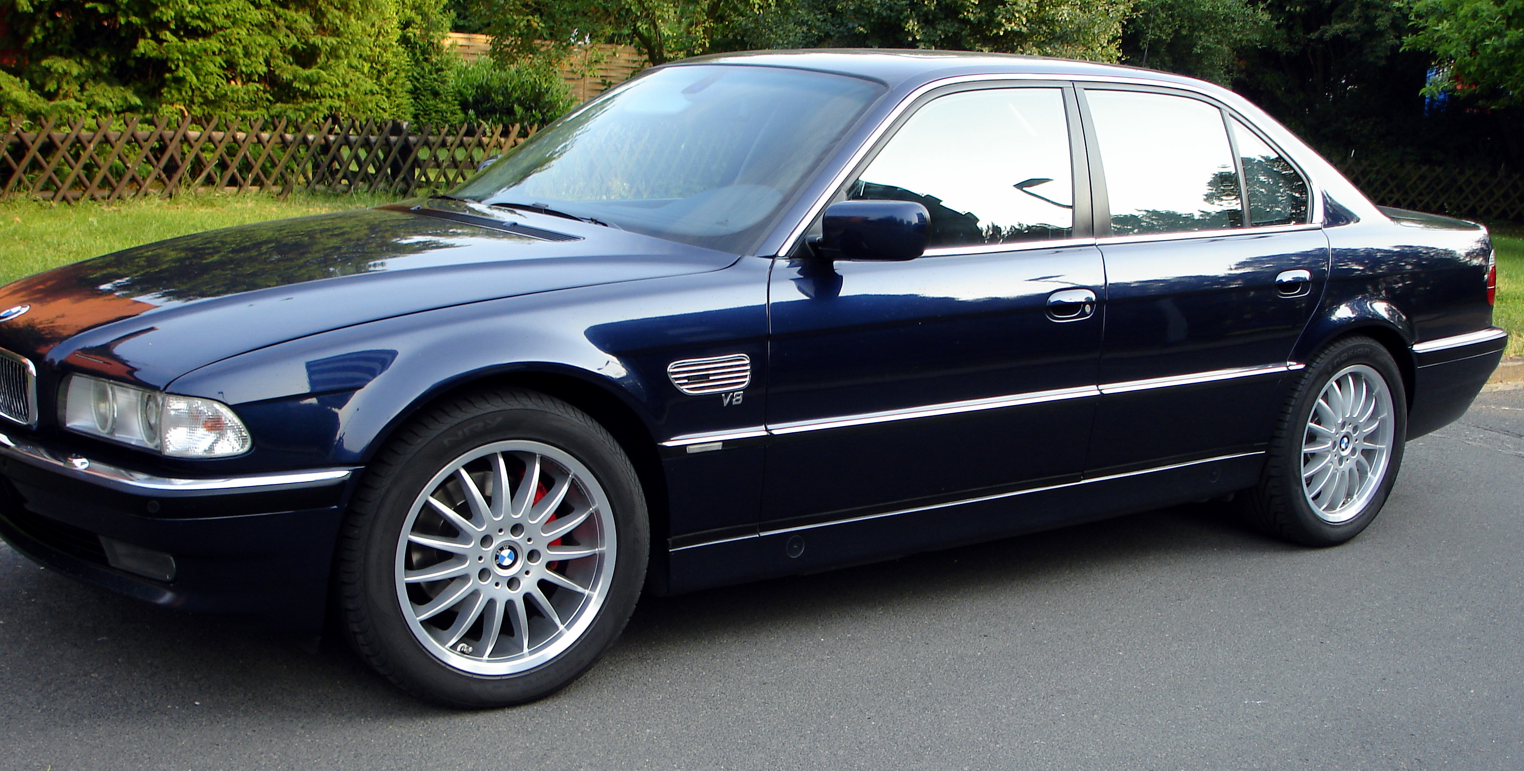 BMW 740 V8 E38 side front