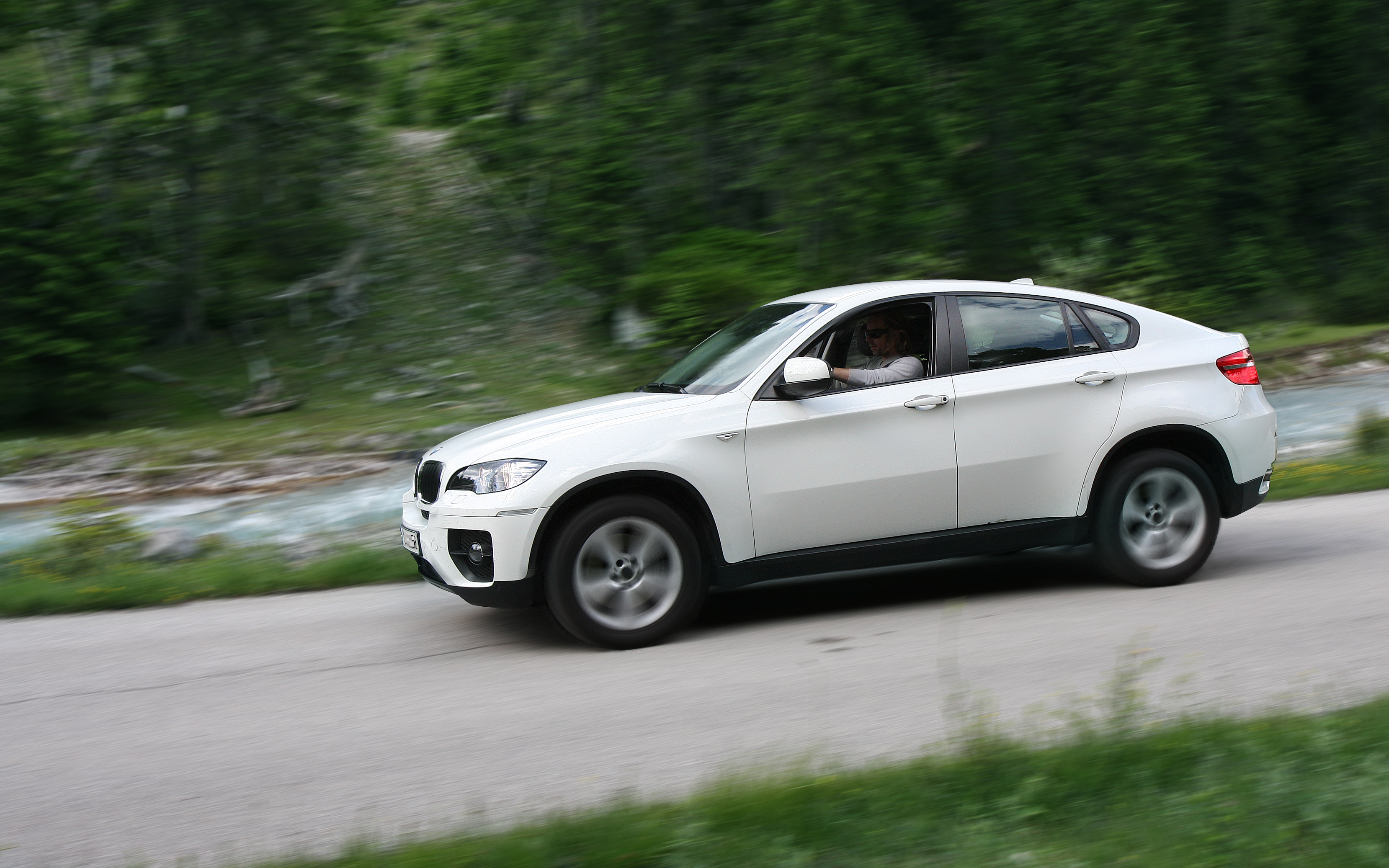 BMW X6 sideview