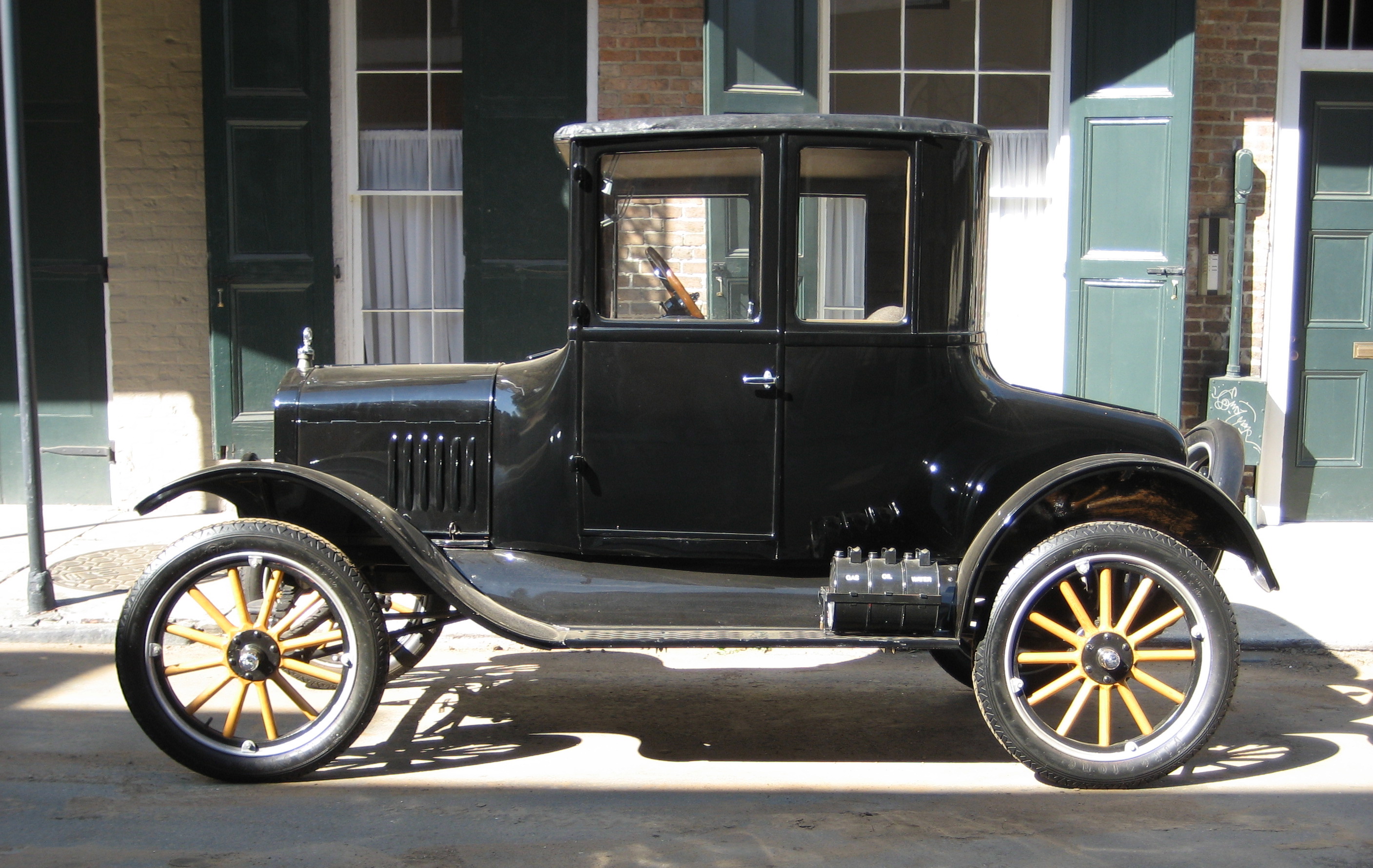 BourbonStModelT20Nov06Side