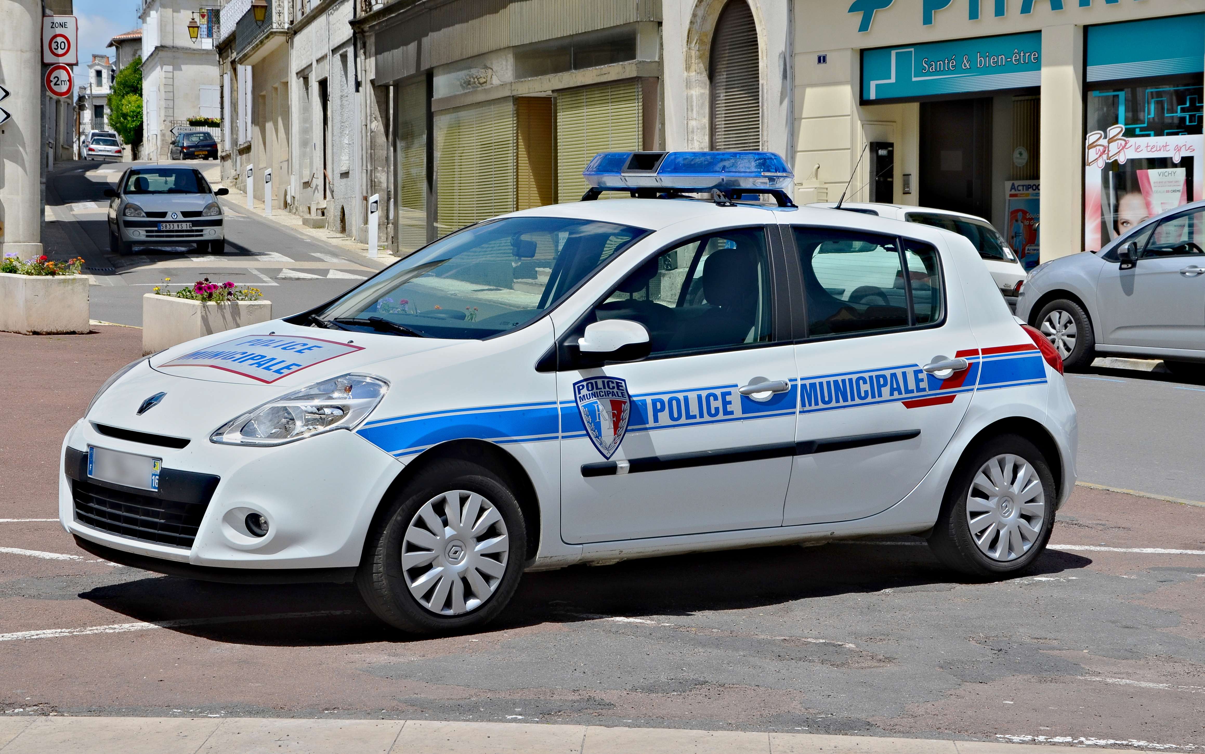 Chateauneuf 16 Clio Police Mun. 2013