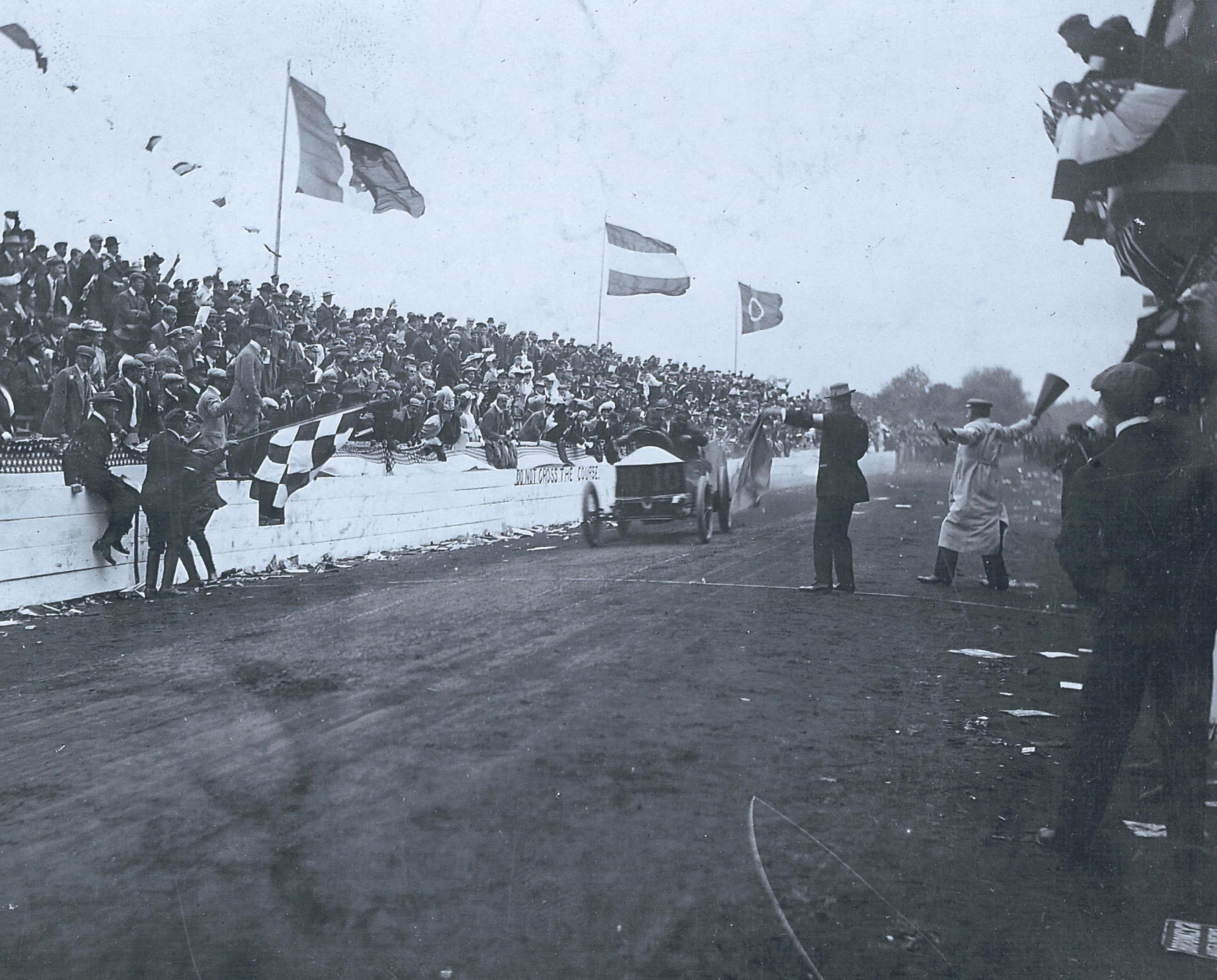 Checquered flag 1906