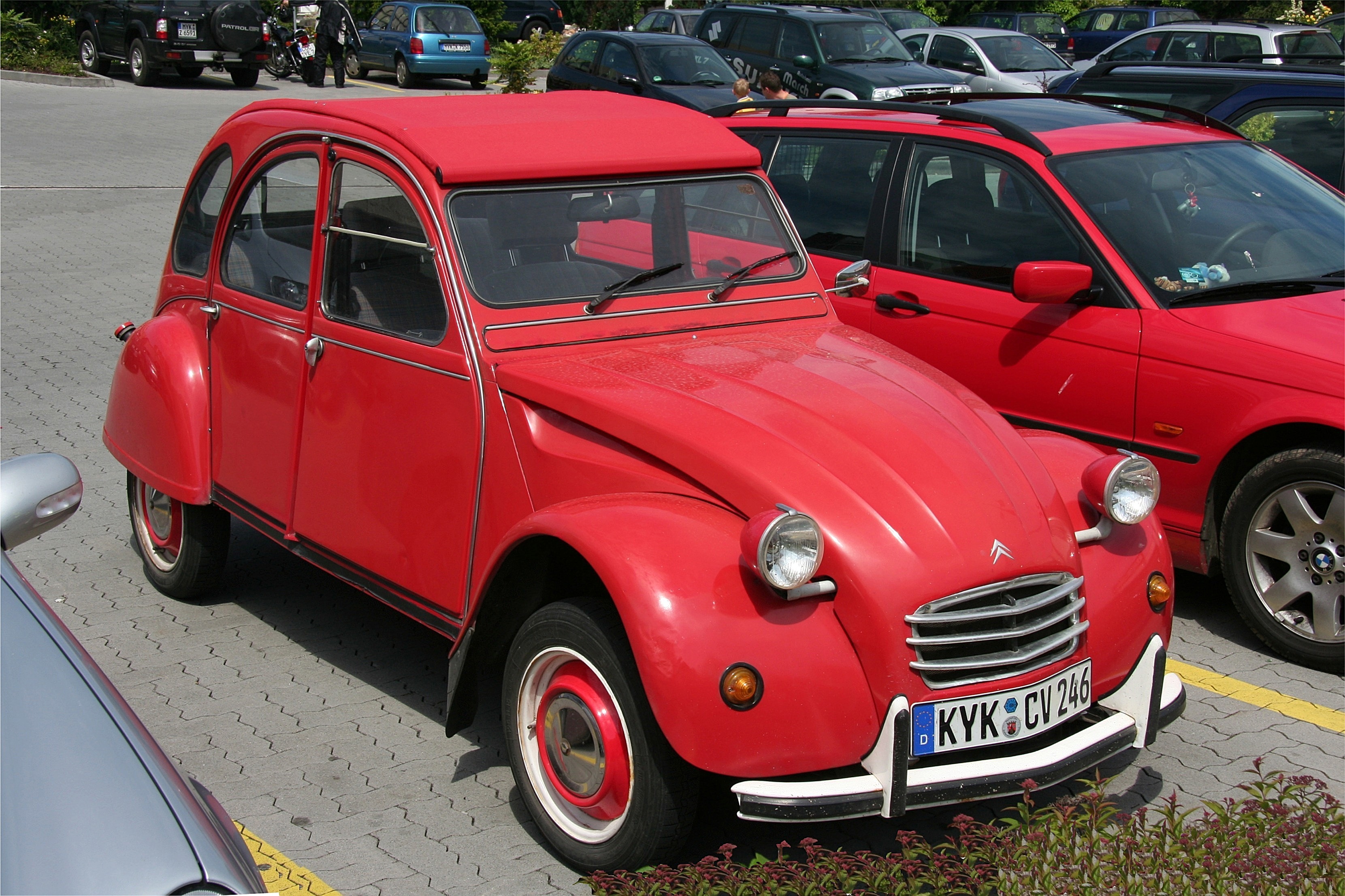 Citroën 2 CV 6 Club, Front (2007-05-20)