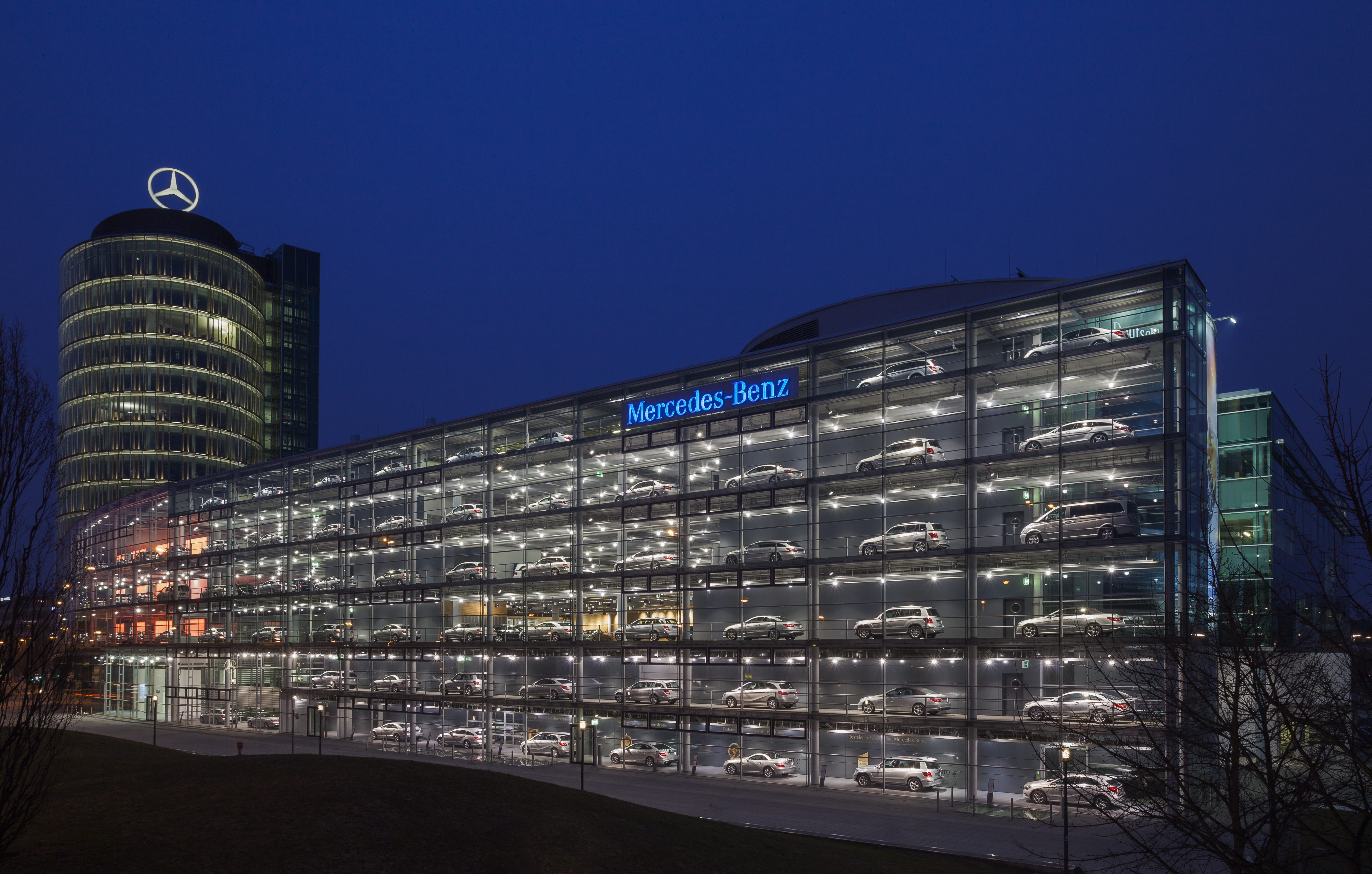Concesionario de Mercedes-Benz, Múnich, Alemania, 2013-03-30, DD 21
