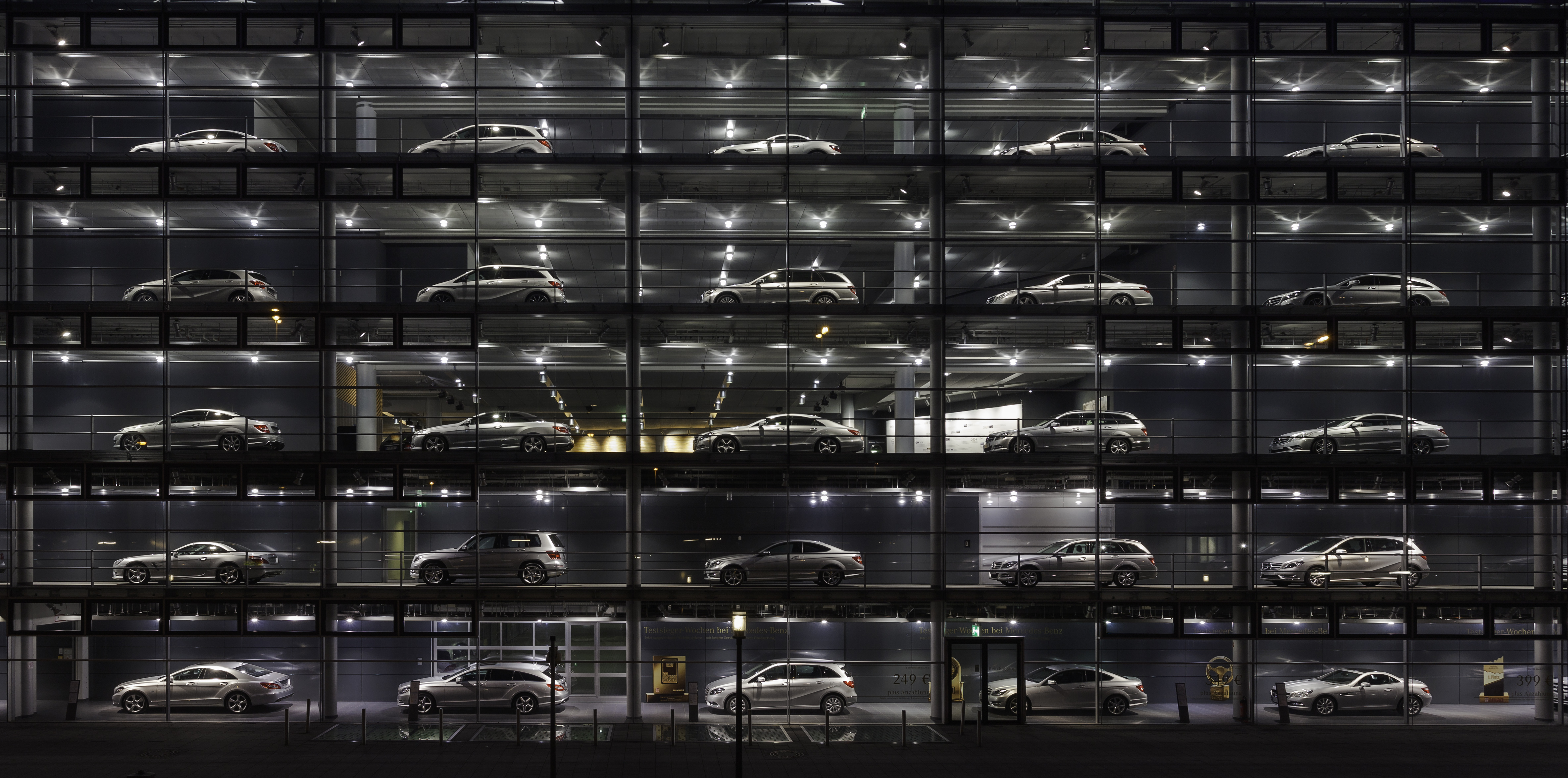 Concesionario de Mercedes-Benz, Múnich, Alemania, 2013-03-30, DD 25