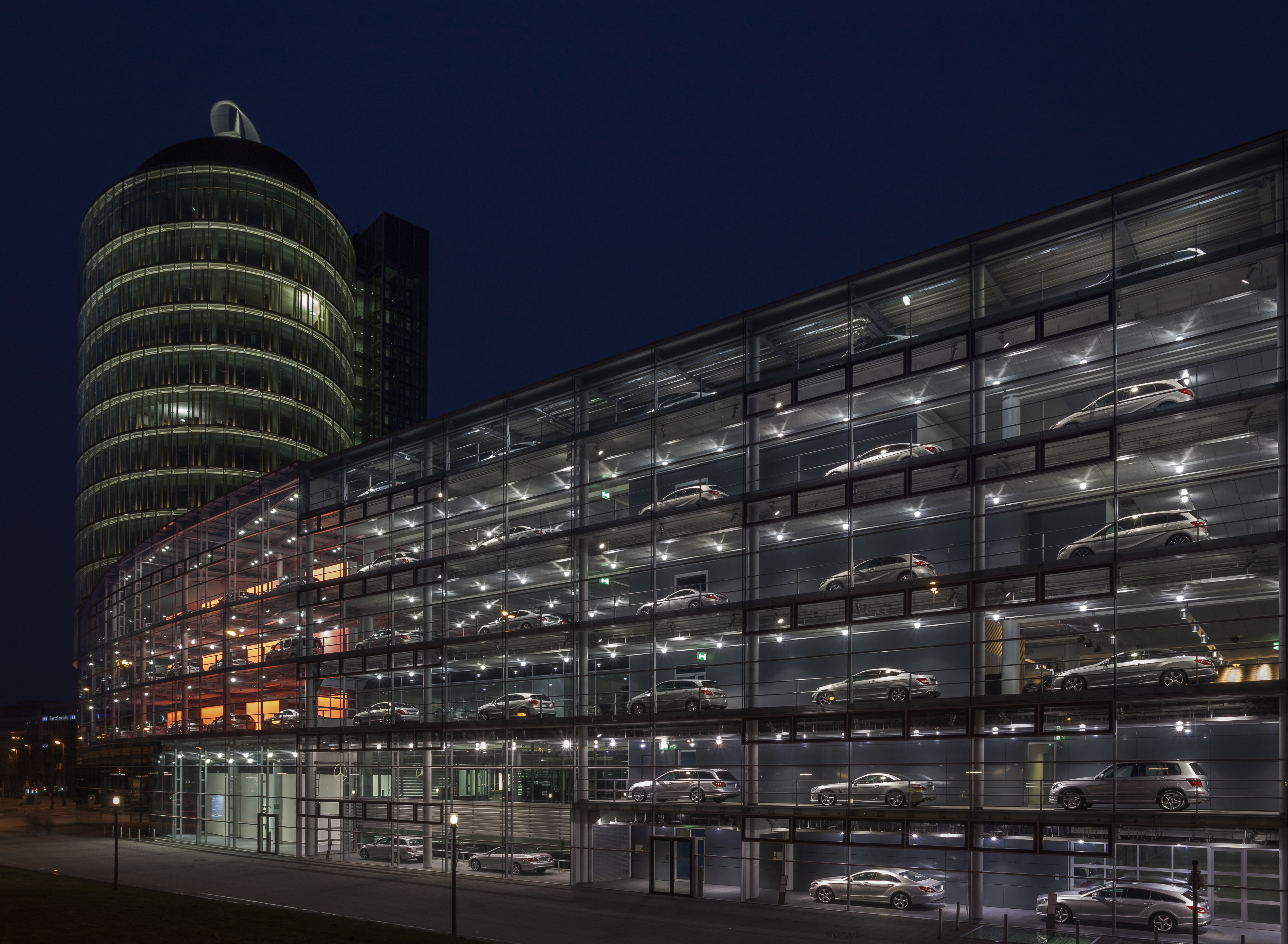 Concesionario de Mercedes-Benz, Múnich, Alemania, 2013-03-30, DD 27