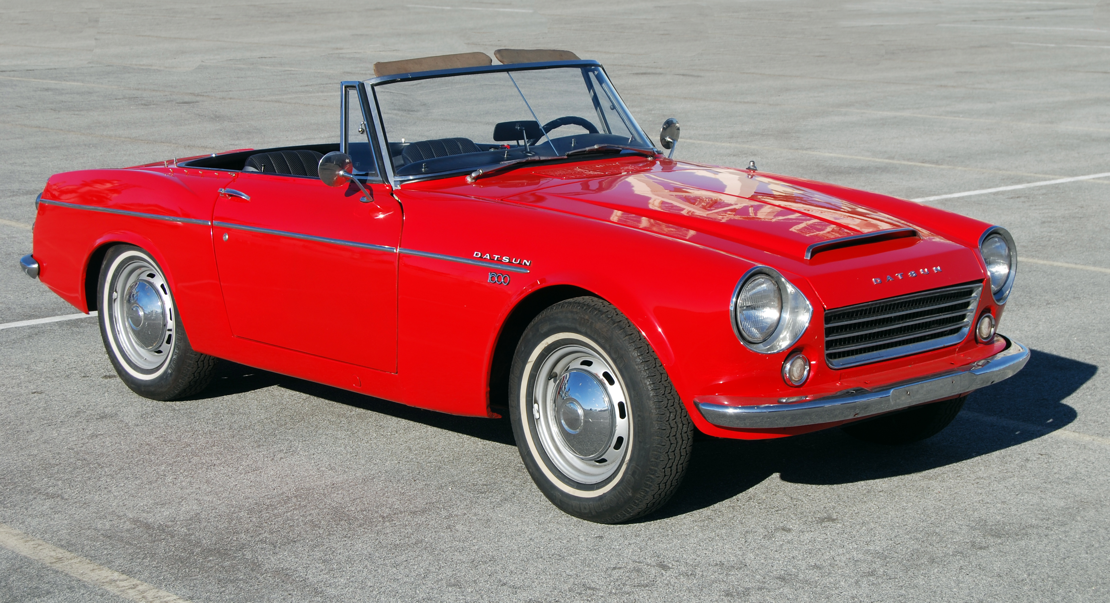 Datsun 1600 Sports, starboard fore quarter