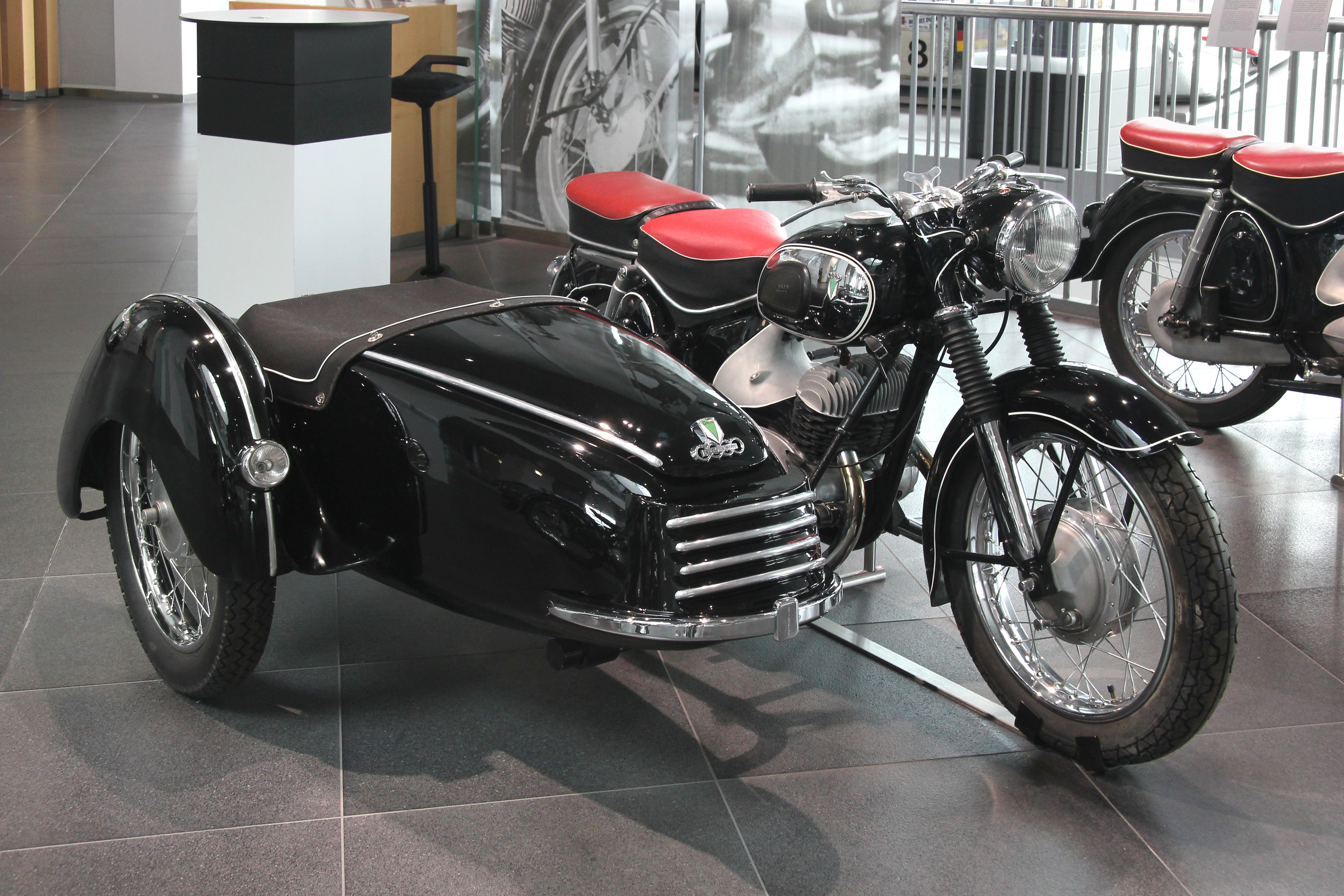 DKW RT 350 S, Bj. 1956 (rechts)