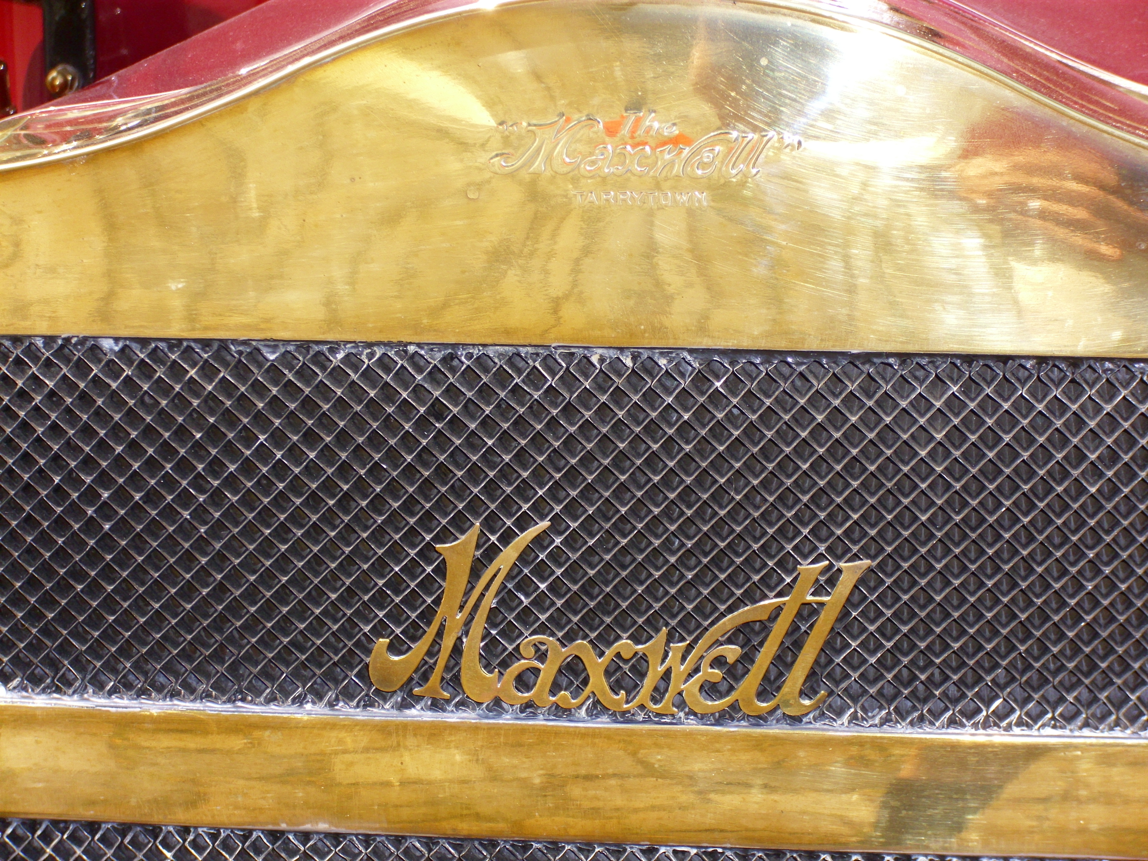 Emblem Maxwell