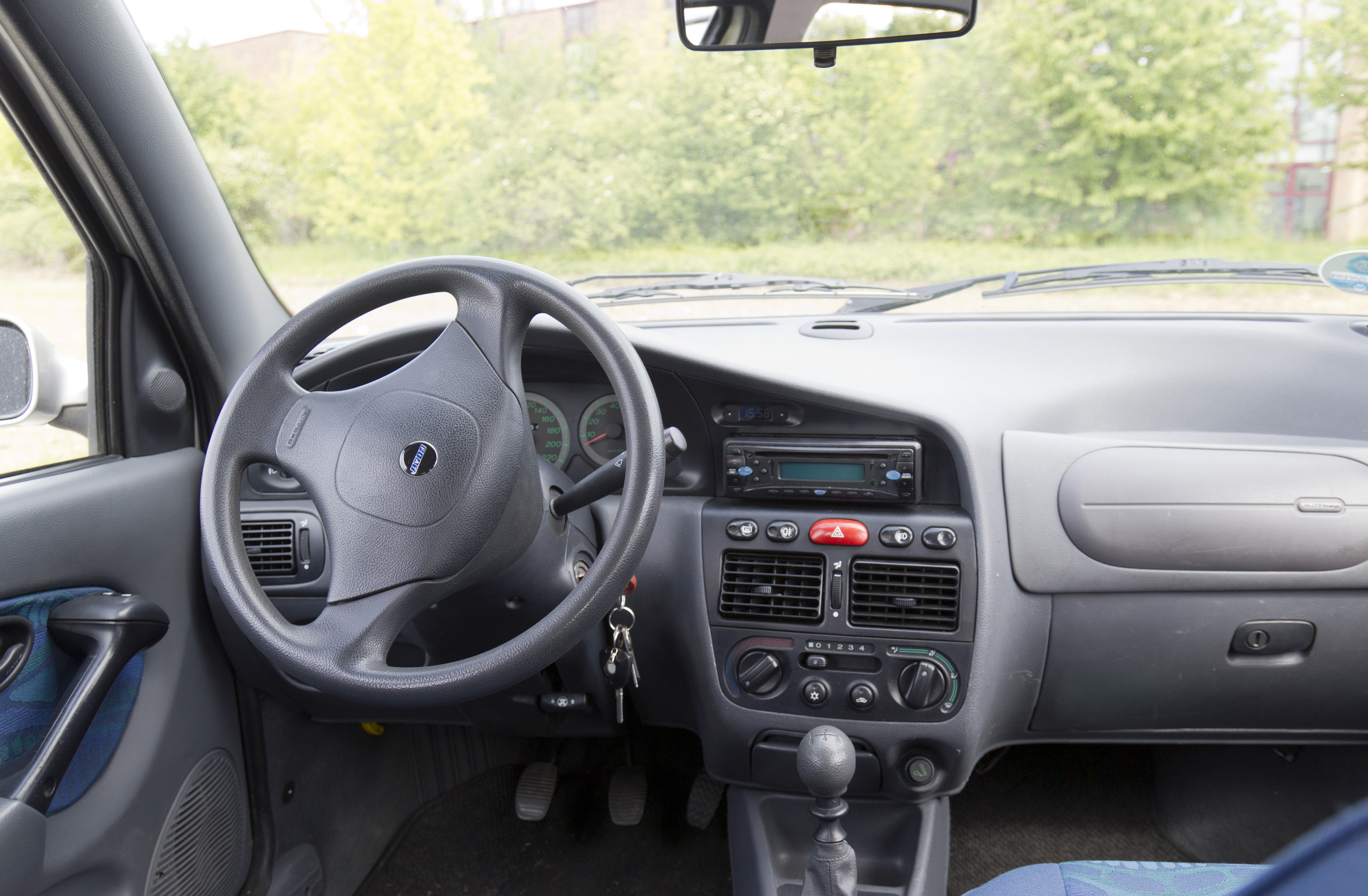 Fiat Palio Weekend inside 20120519
