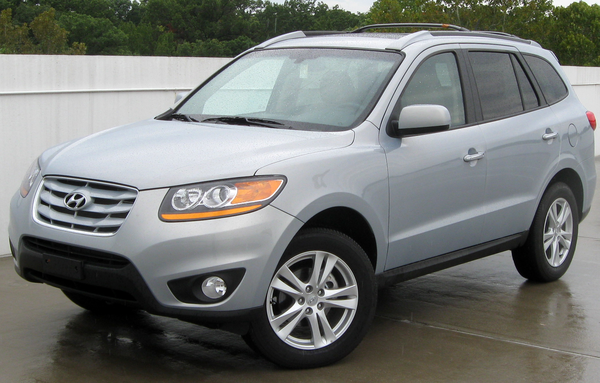 File-2010 Hyundai Santa Fe Limited -- 09-26-2010