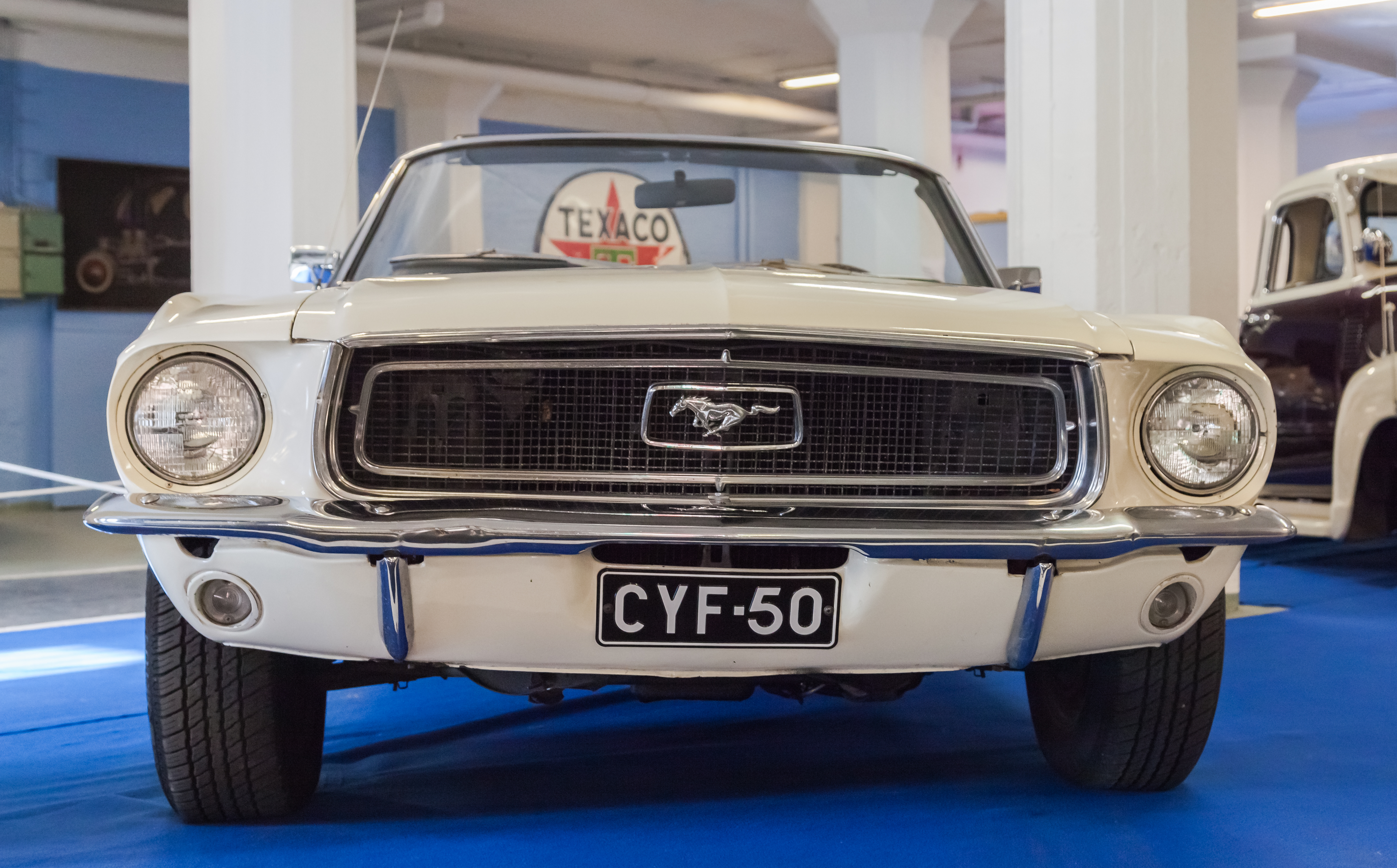 Ford Mustang Convertible de 1968, Helsinki, Finlandia, 2012-08-14, DD 01