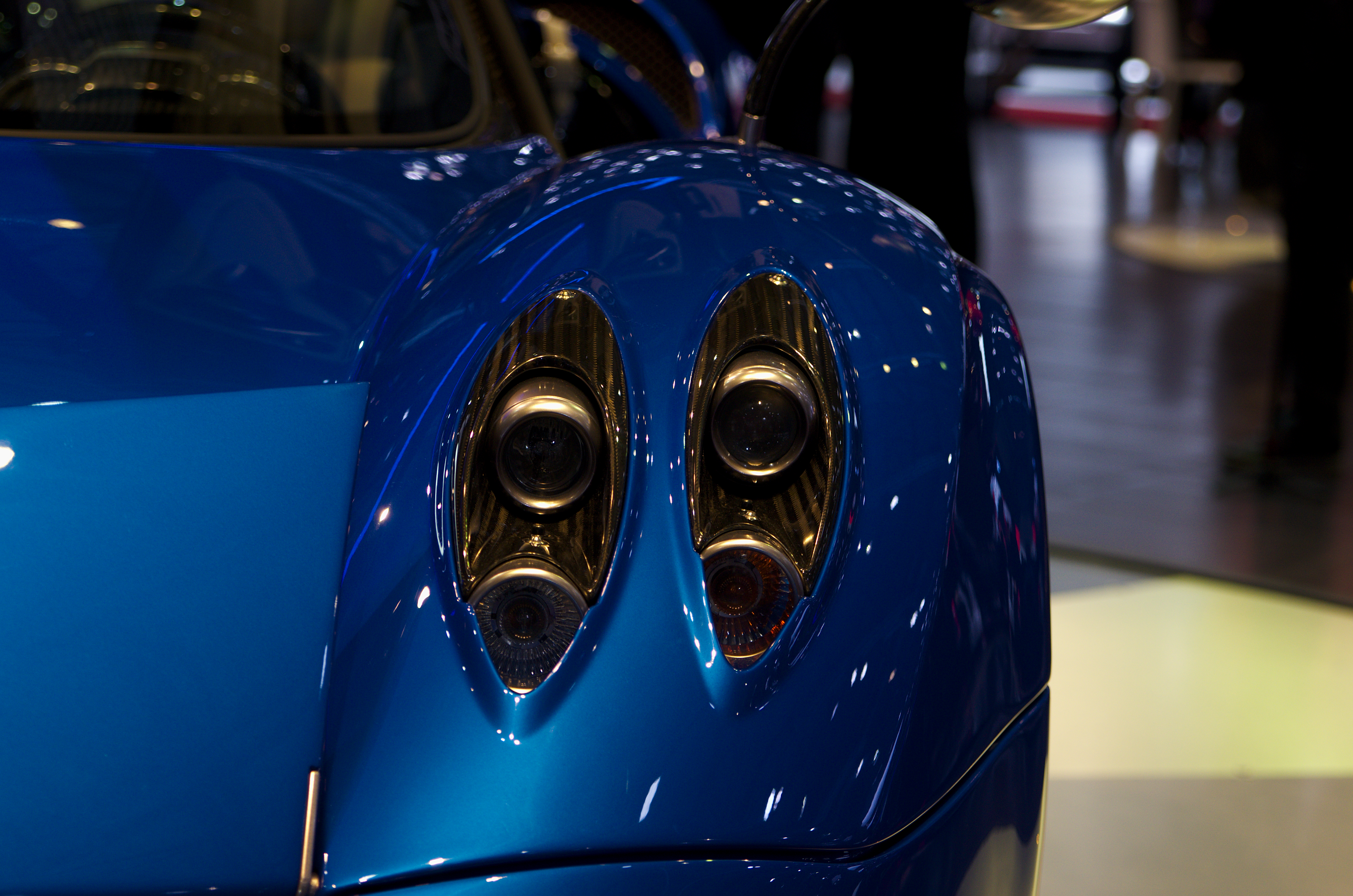 Geneva MotorShow 2013 - Pagani Huayra blue front lights