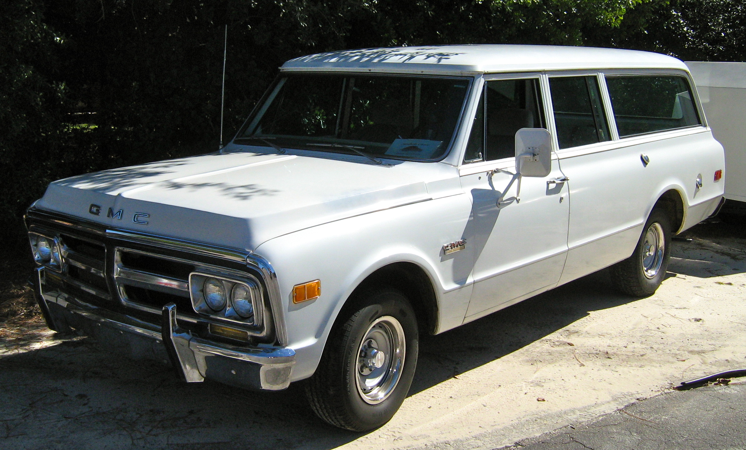 GMC Suburban white single drivers side door 1968-72