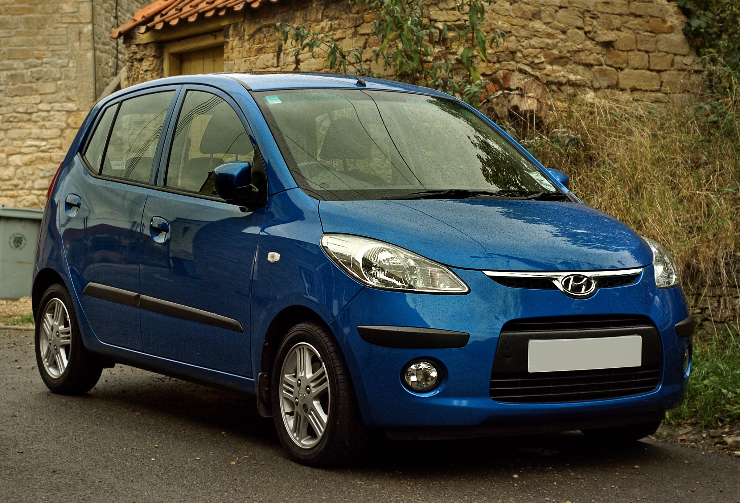 Hyundai i10 in blue