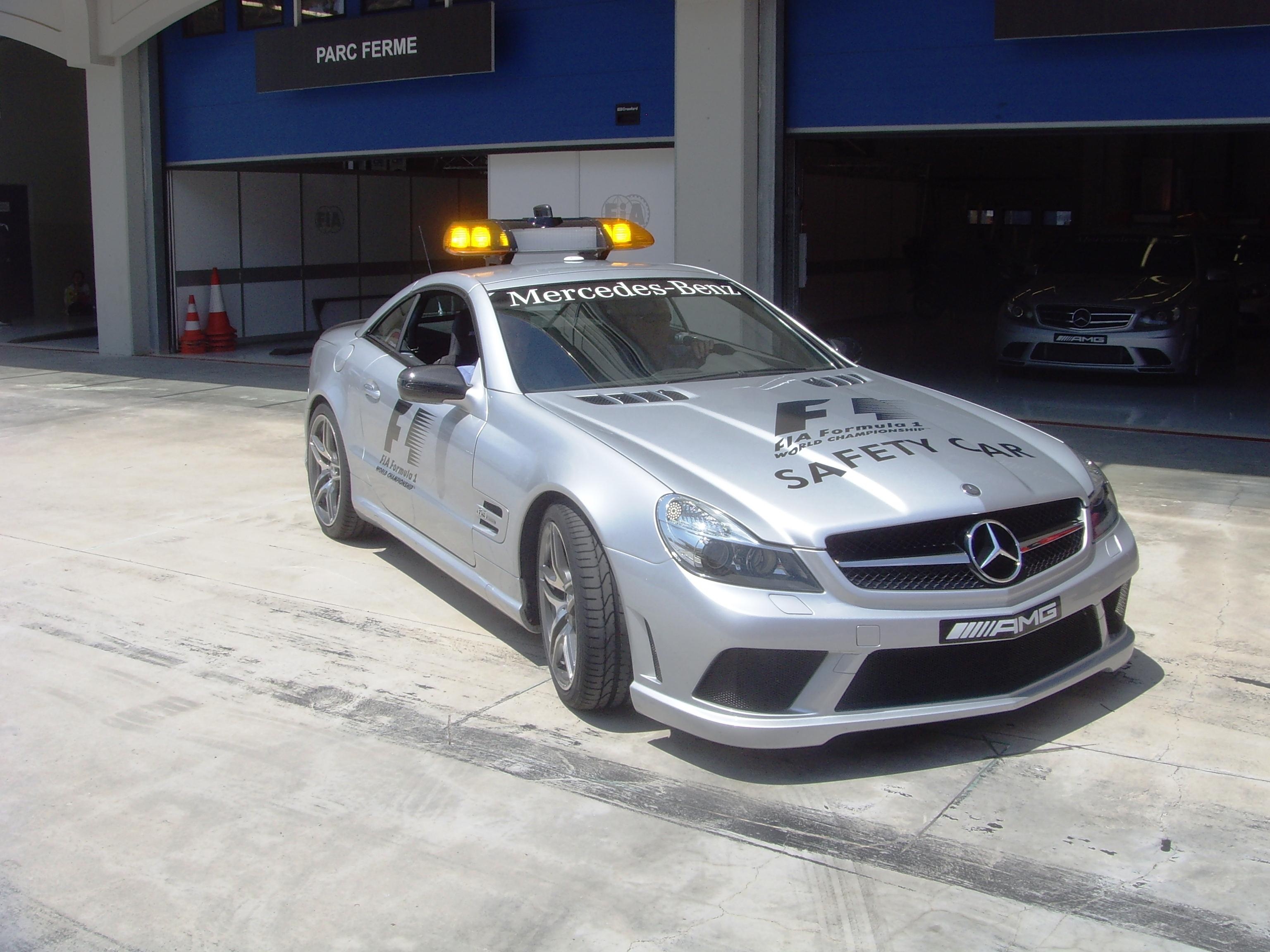 Istanbul park safety car
