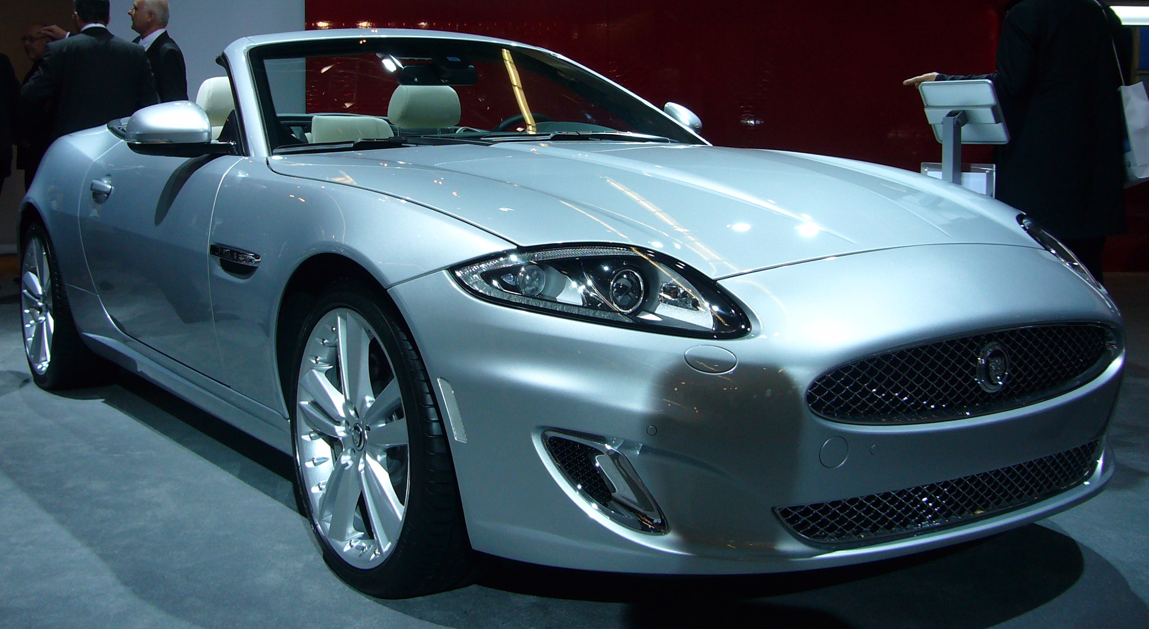 Jaguar XK Convertible facelift (front quarter)
