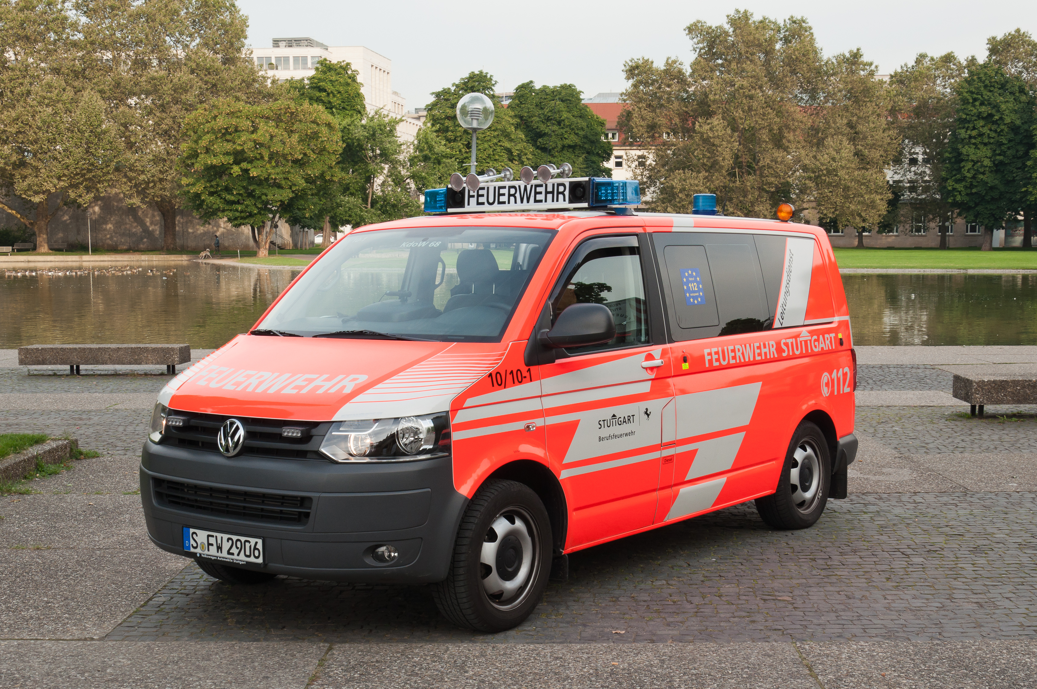 Kommandowagen VW T5 Caravelle Feuerwehr Stuttgart 2013