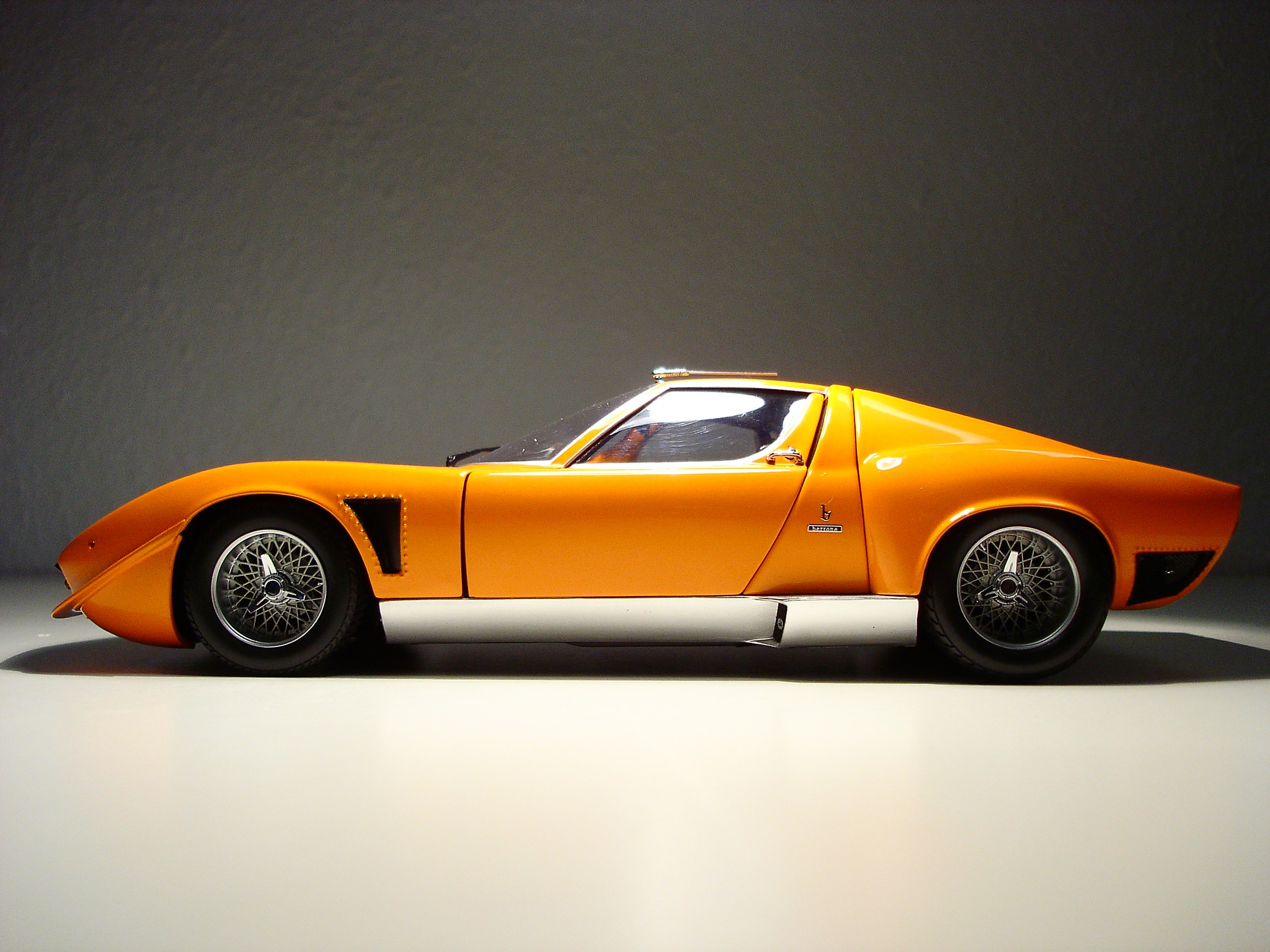 Lamborghini Jota Modellauto 1-18