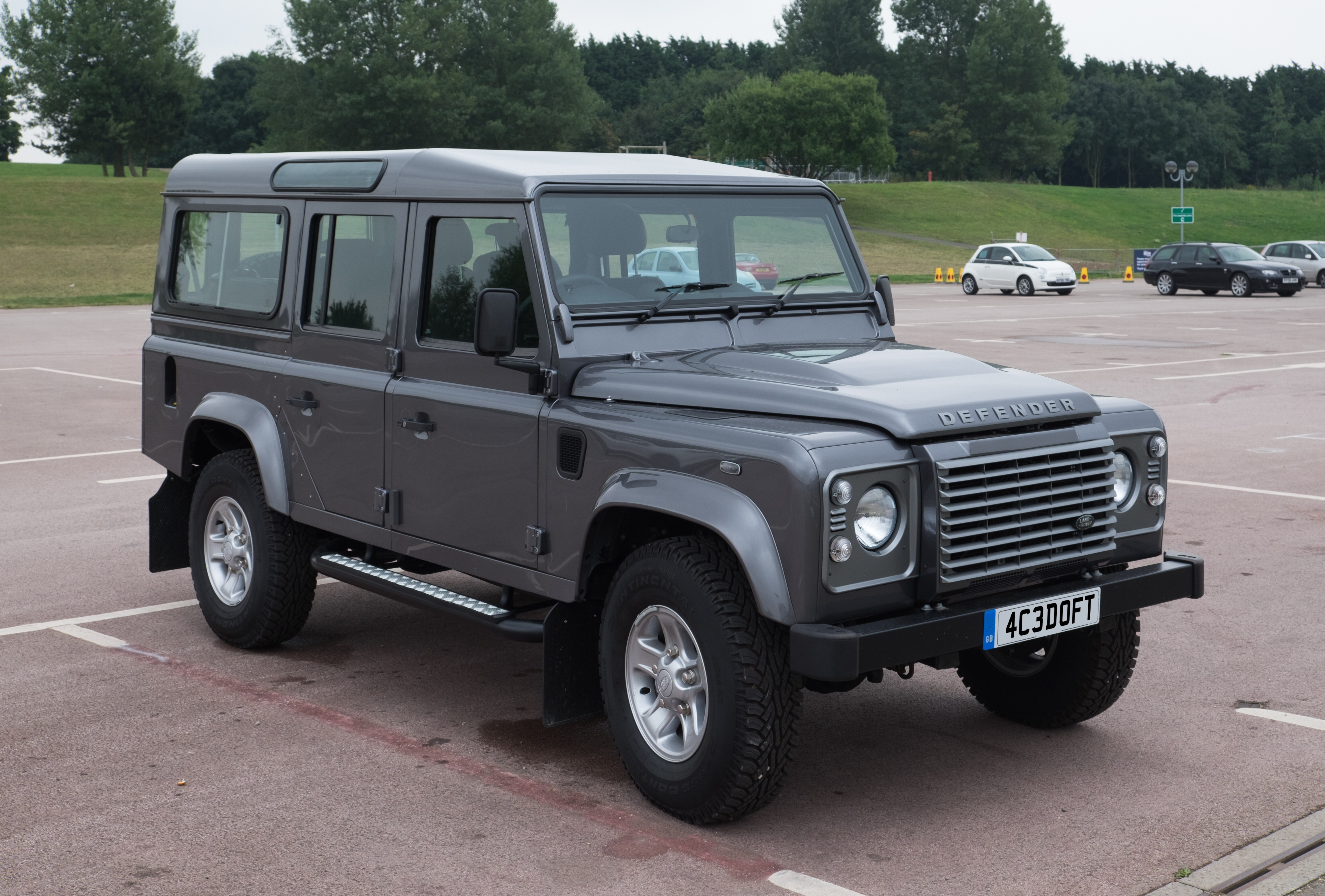 Land Rover Defender 110 Station Wagon 2016 - front