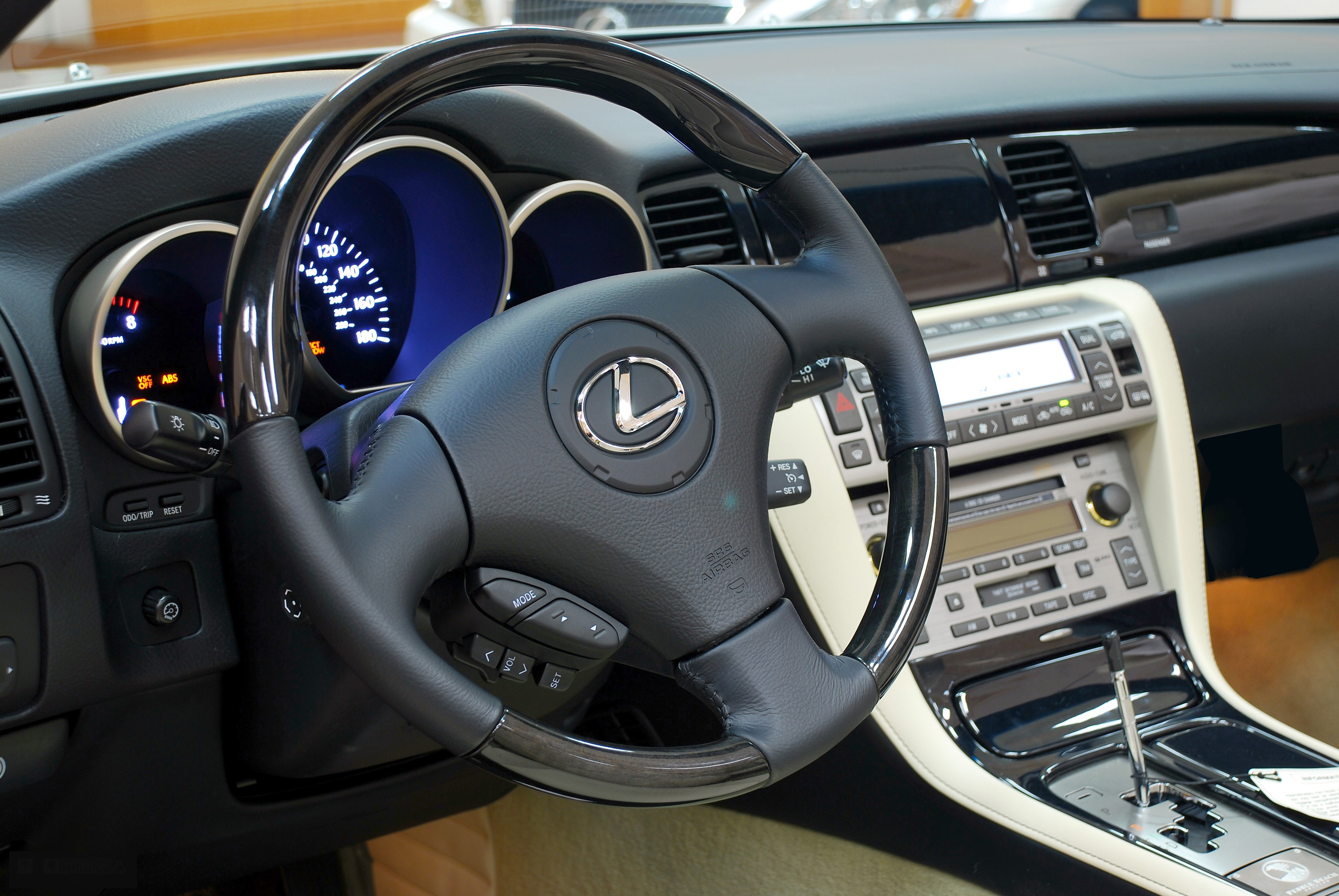 Lexus-SC 430 forward interior