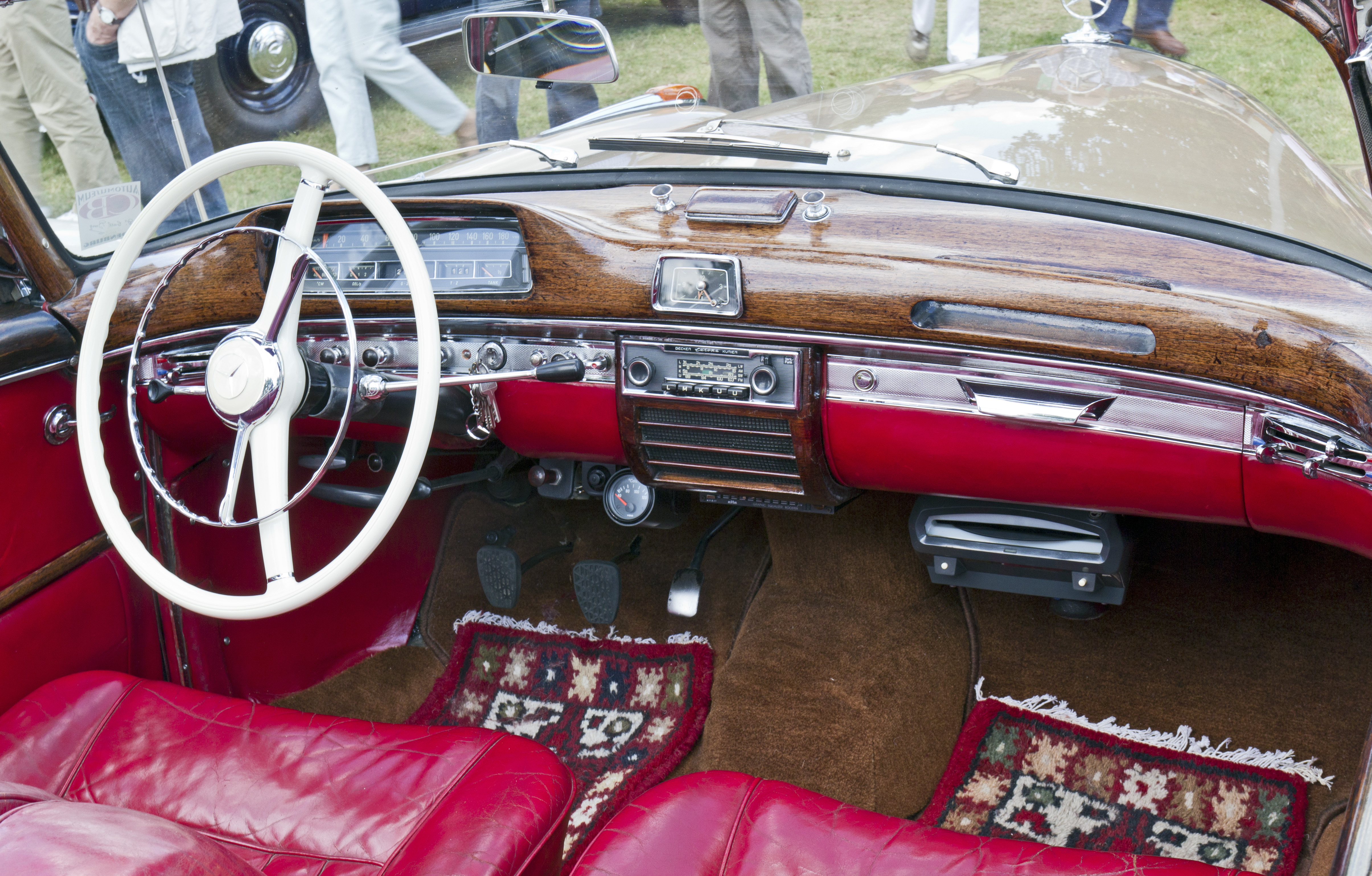 Mercedes-Benz 220S inside 20110611