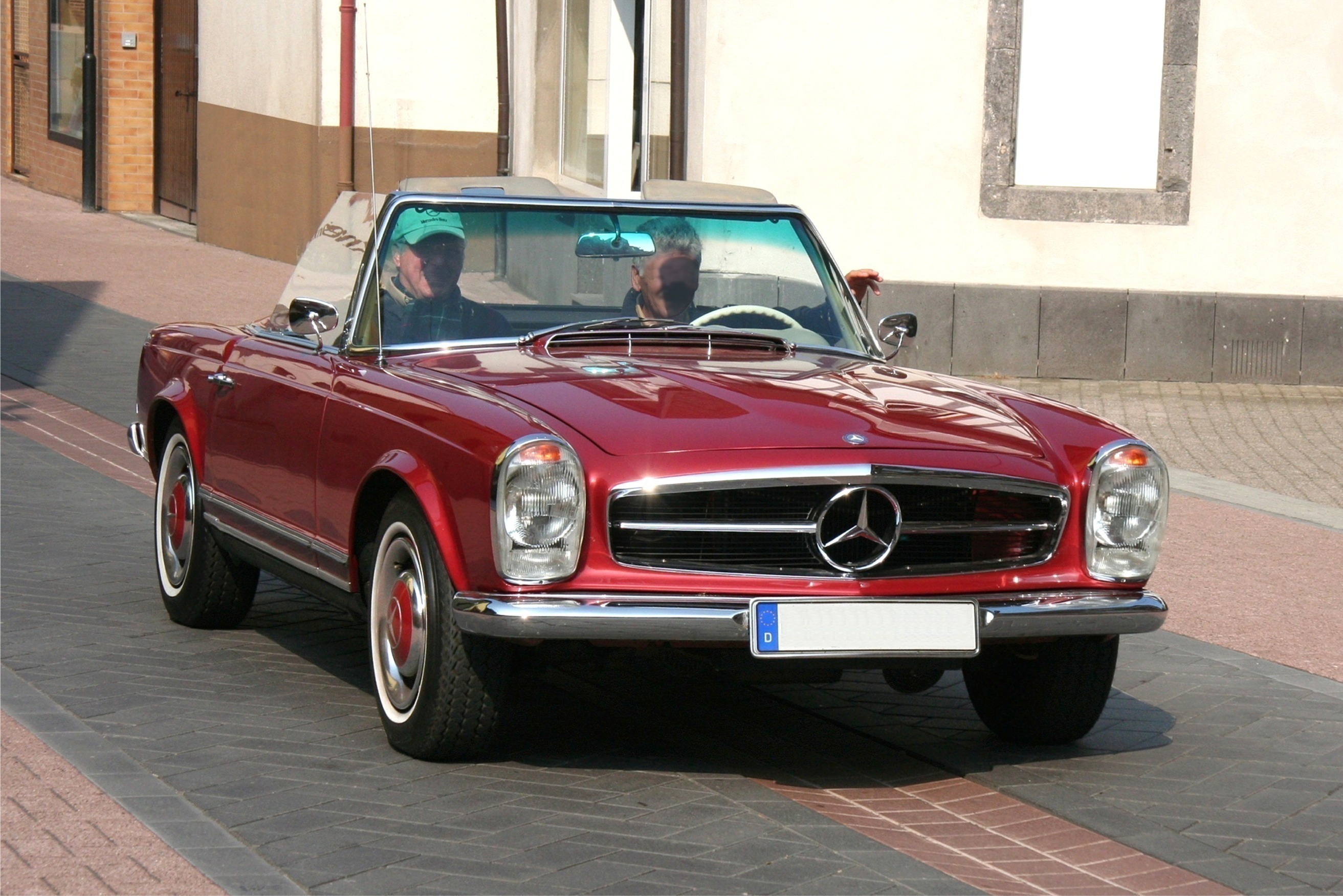 Mercedes-Benz 230 SL, Bj. 1964, in Fahrt (2009-05-01) ret