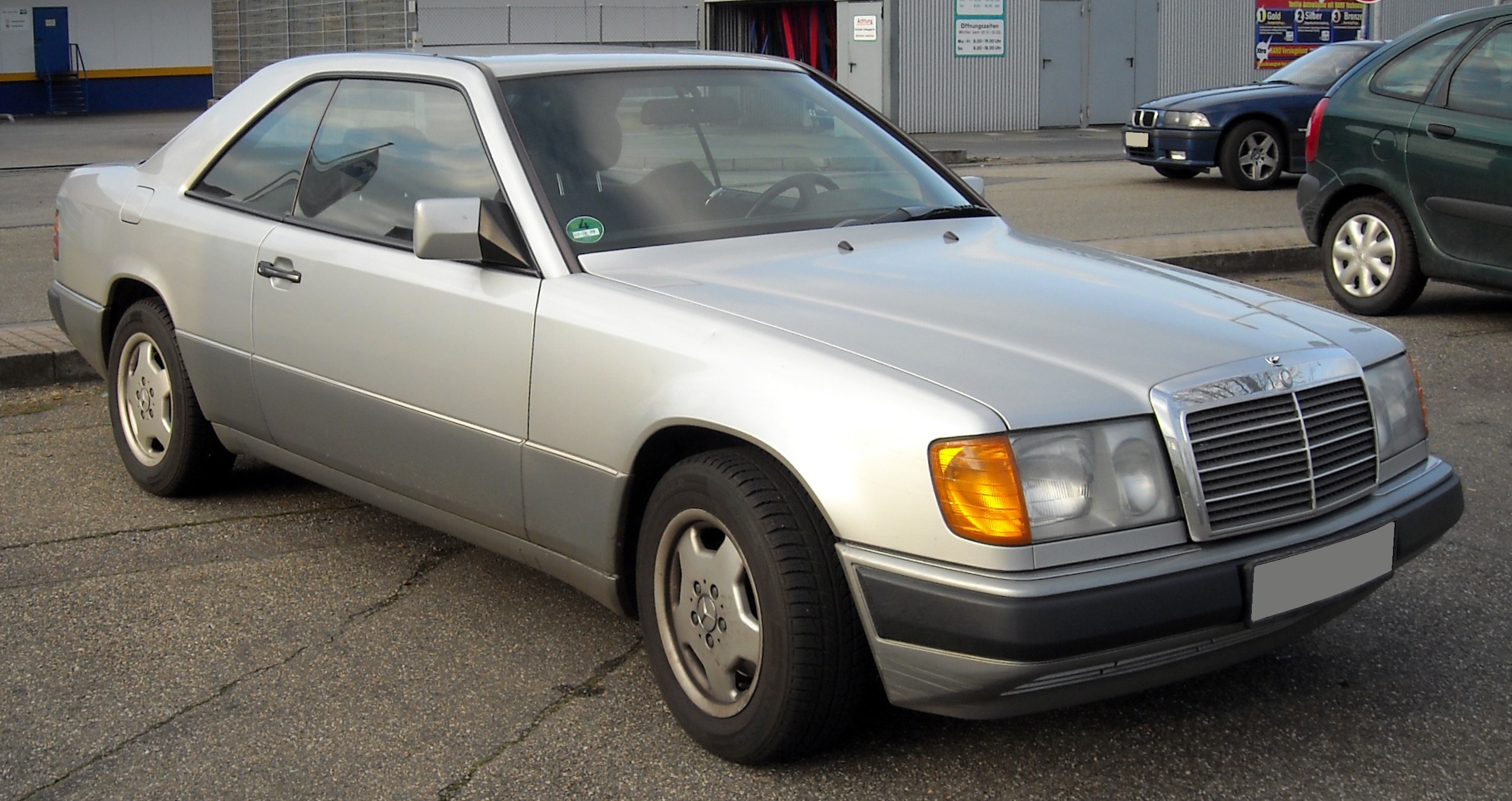 Mercedes-Benz C124 front 20081227